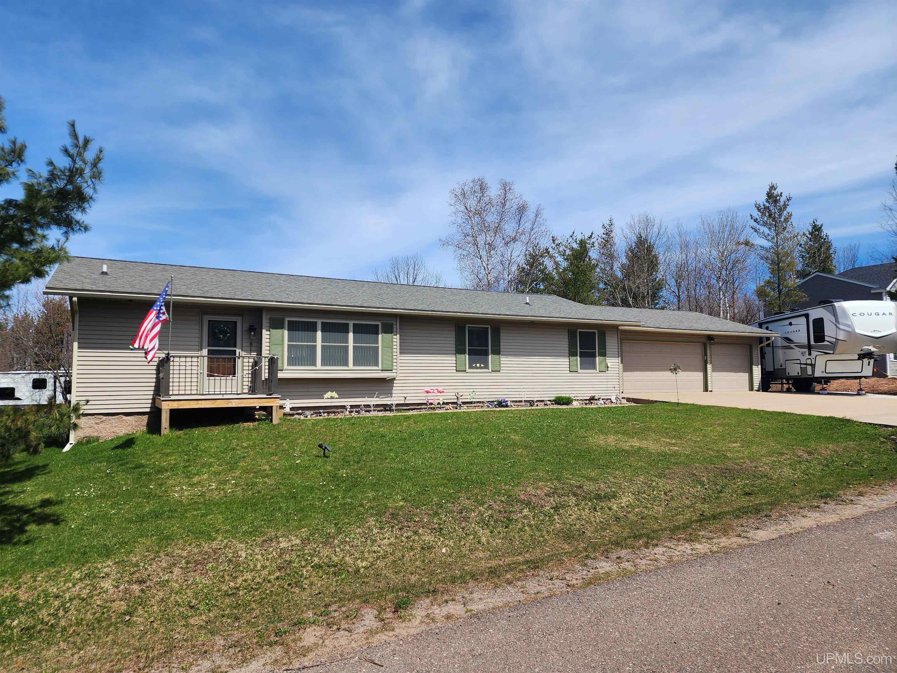 611 Oaklawn Drive Property Photo 2
