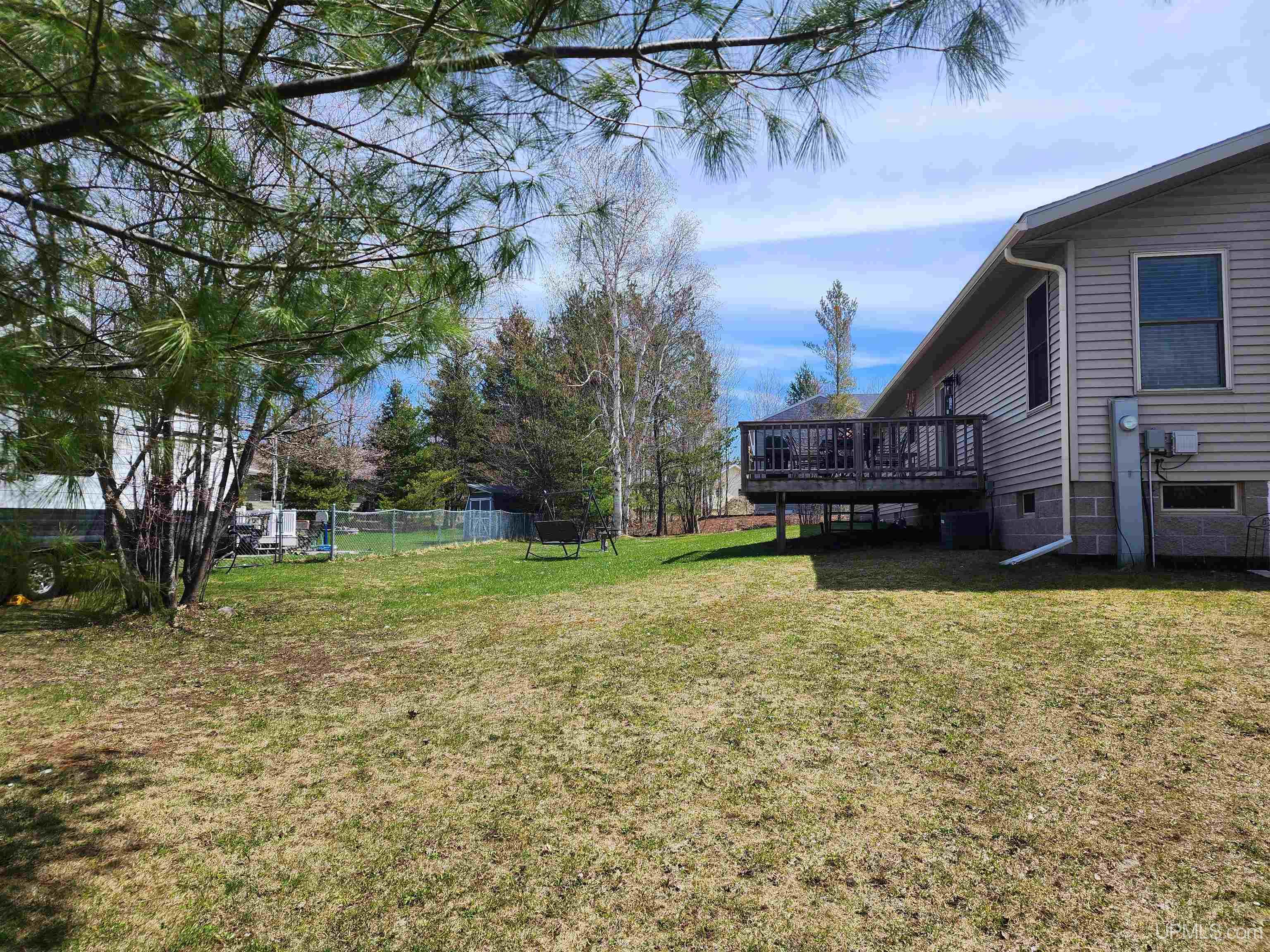 611 Oaklawn Drive Property Photo 4
