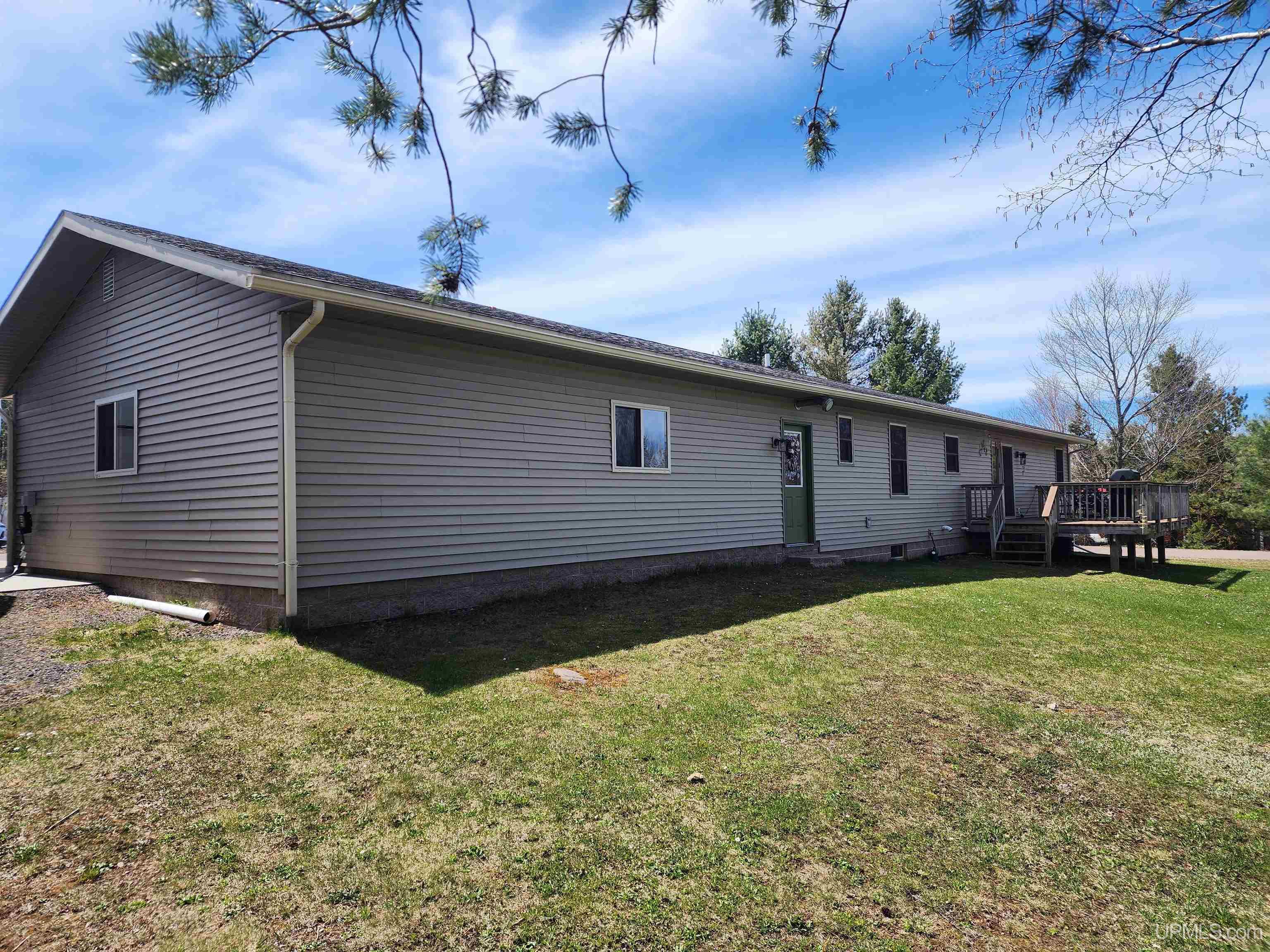 611 Oaklawn Drive Property Photo 6
