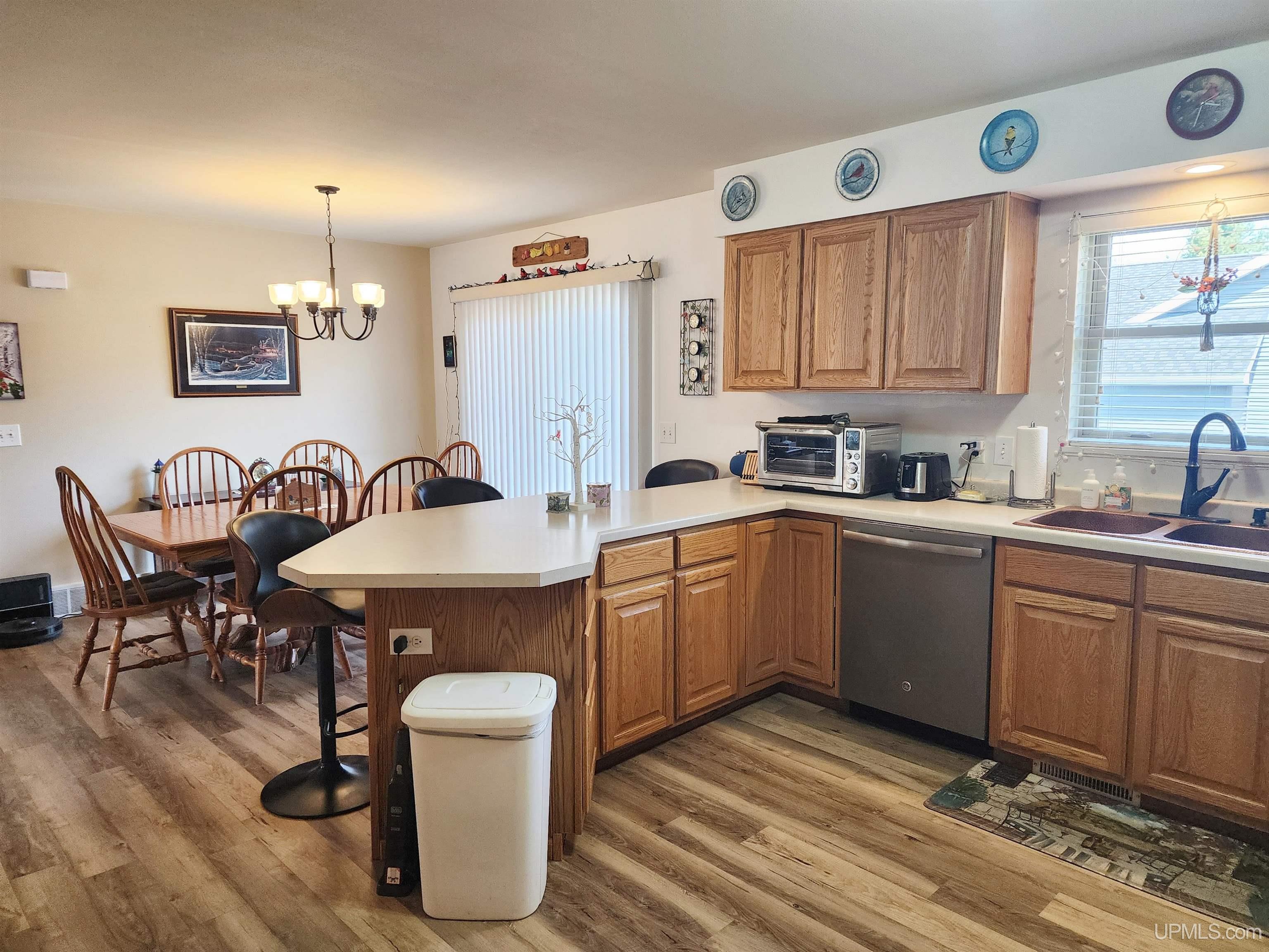 611 Oaklawn Drive Property Photo 18