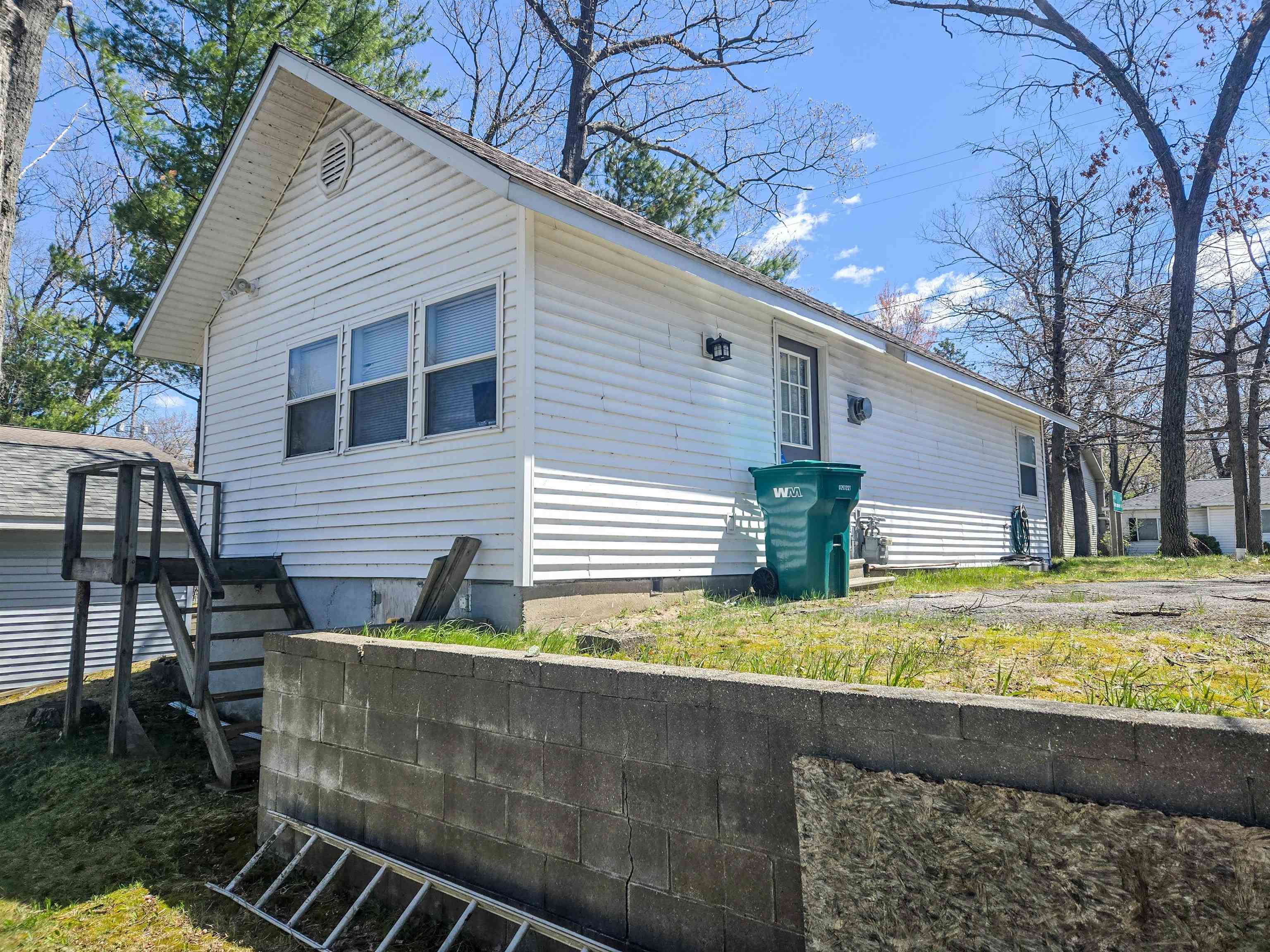 121 E Houghton Lake Drive Property Photo 2