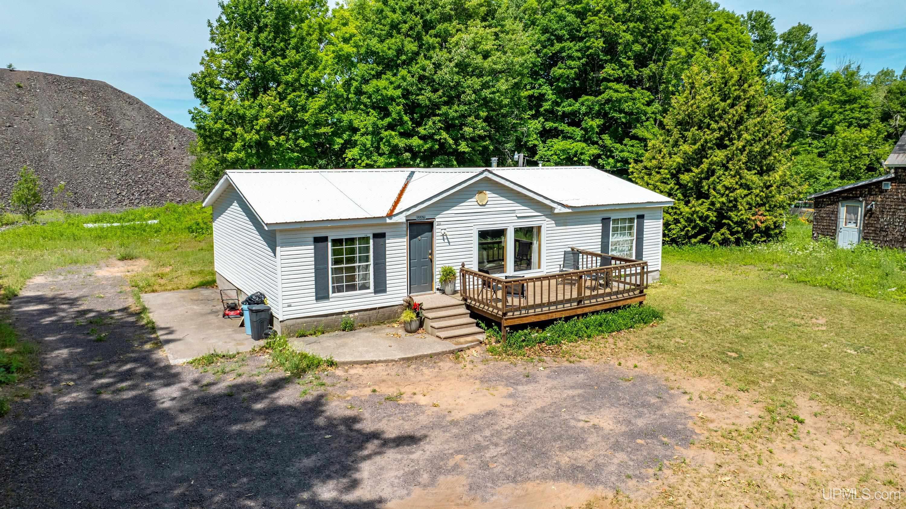 15576 2nd Street Property Photo 2