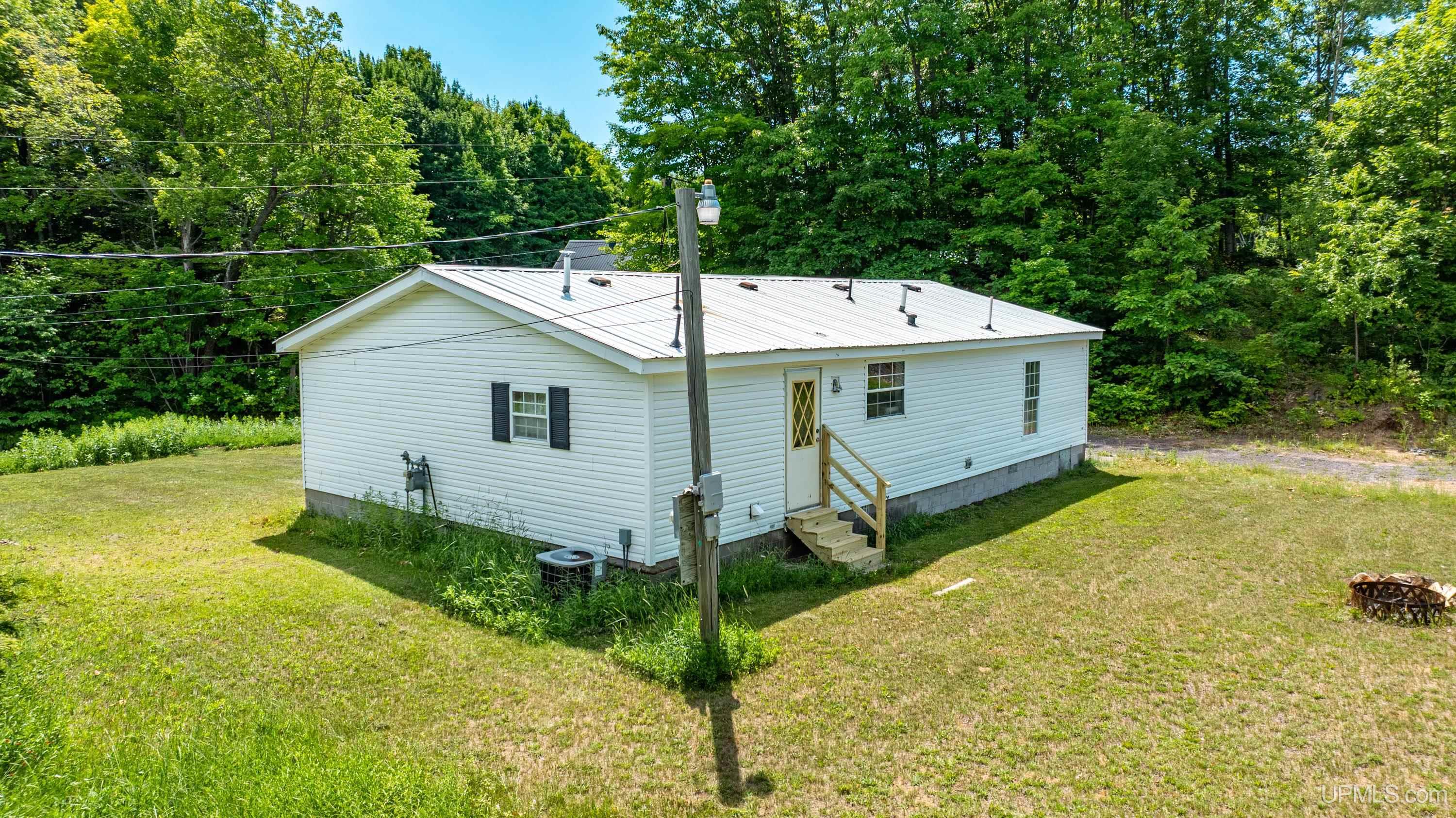 15576 2nd Street Property Photo 4