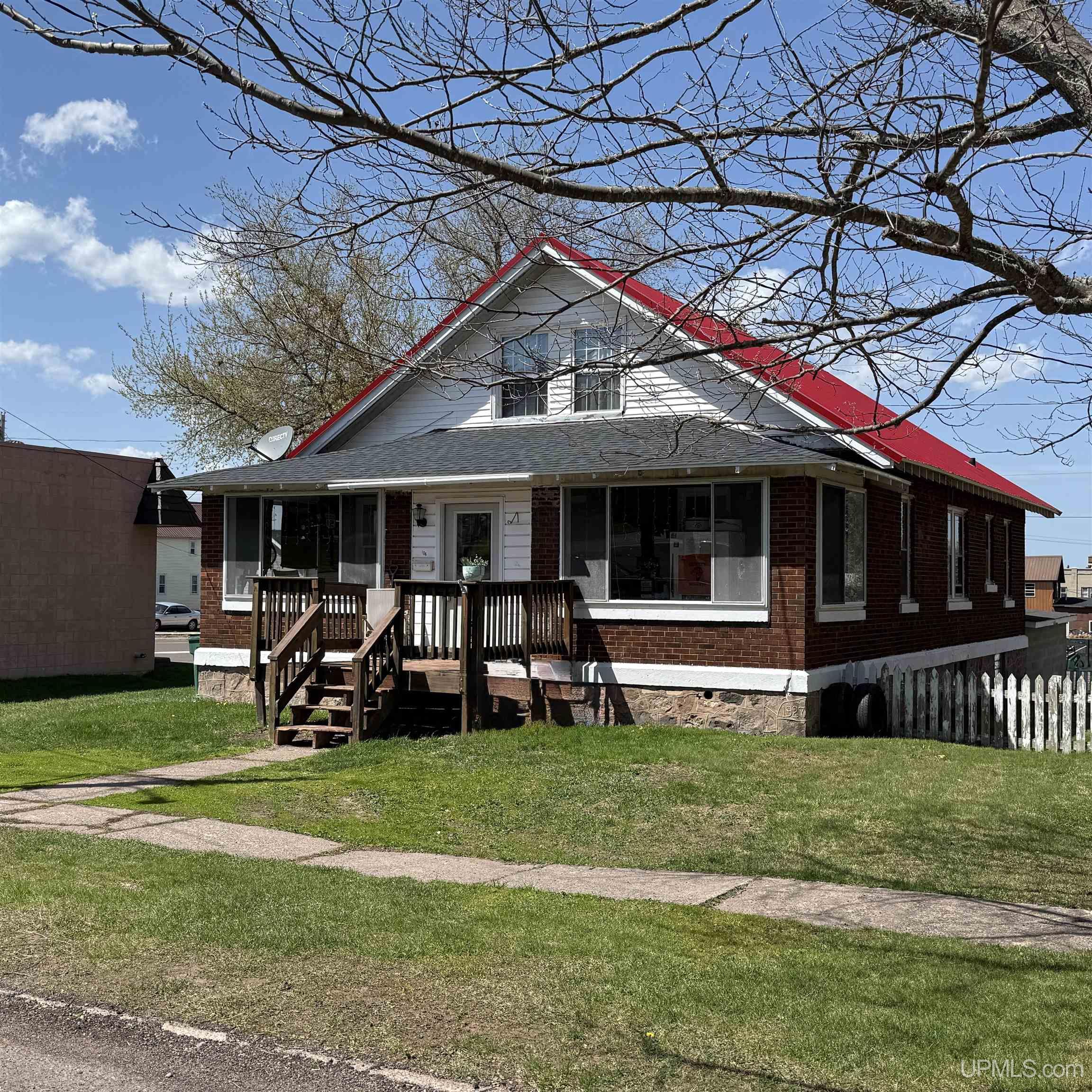 106 Iron Street Property Photo 1