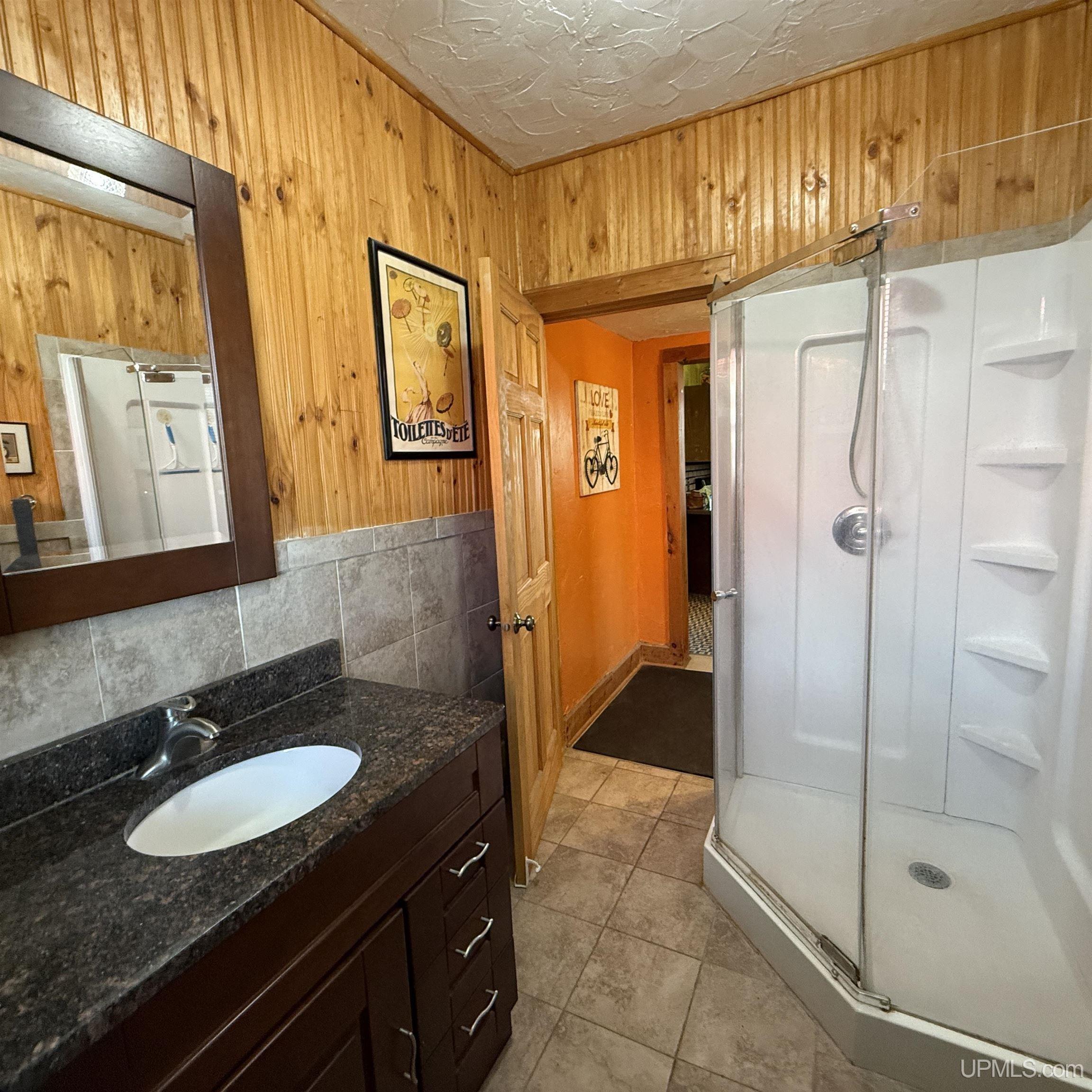 106 Iron Street Property Photo 8