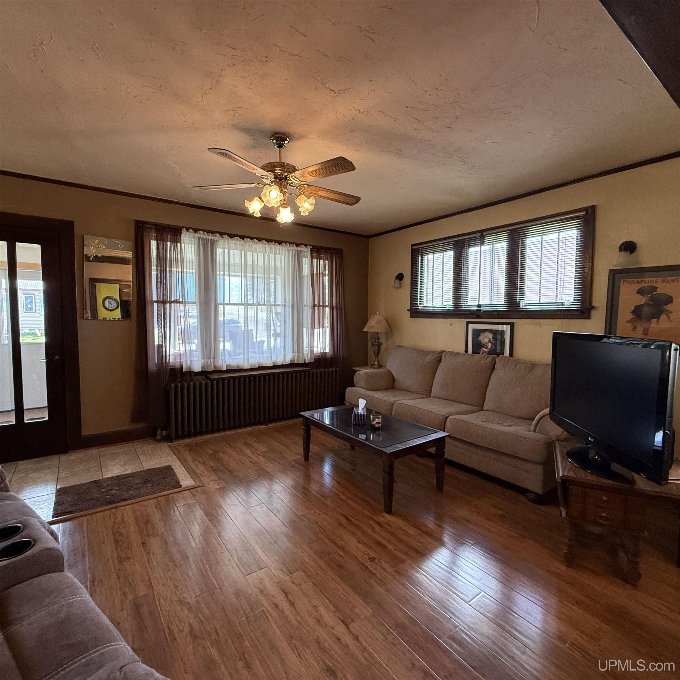 106 Iron Street Property Photo 12