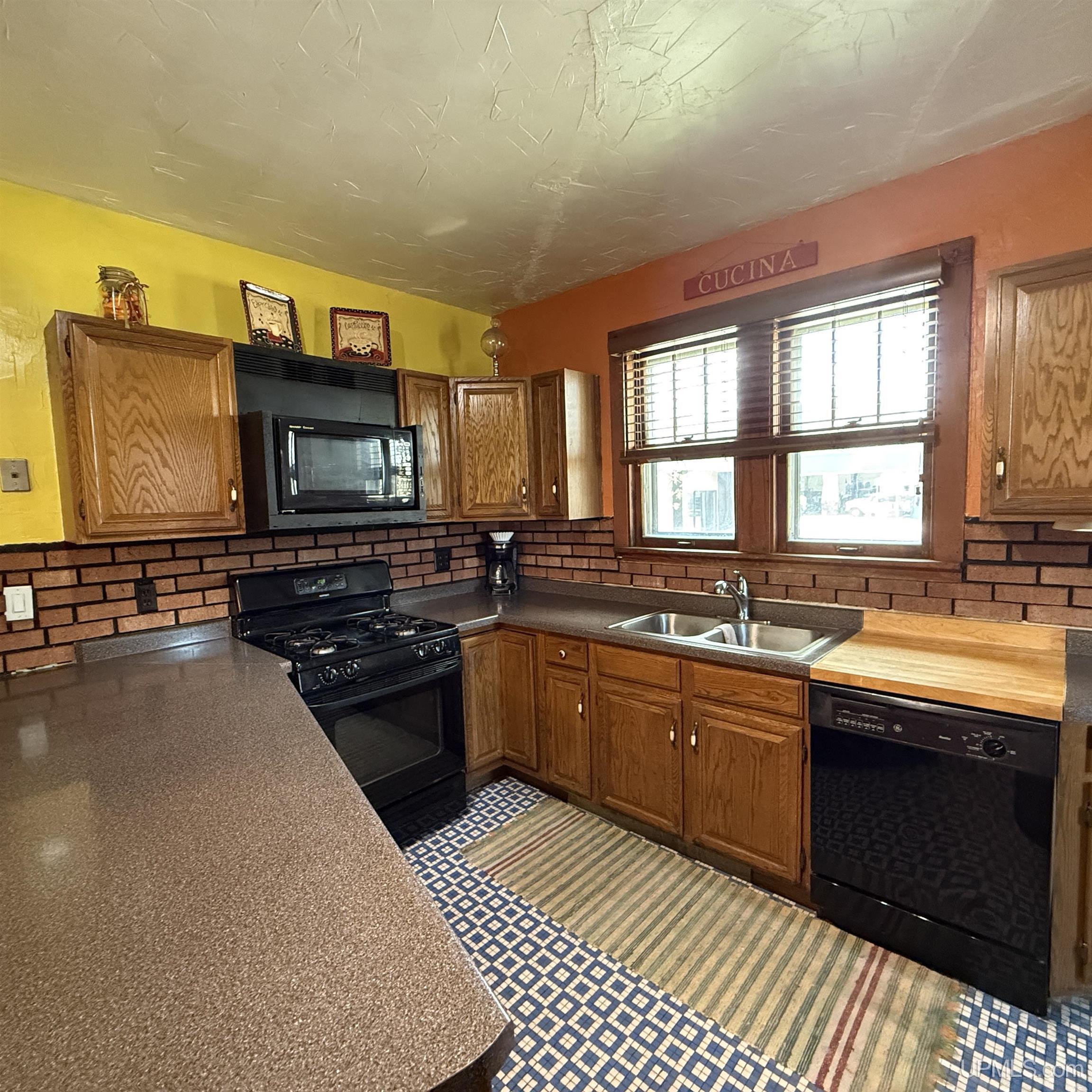 106 Iron Street Property Photo 15