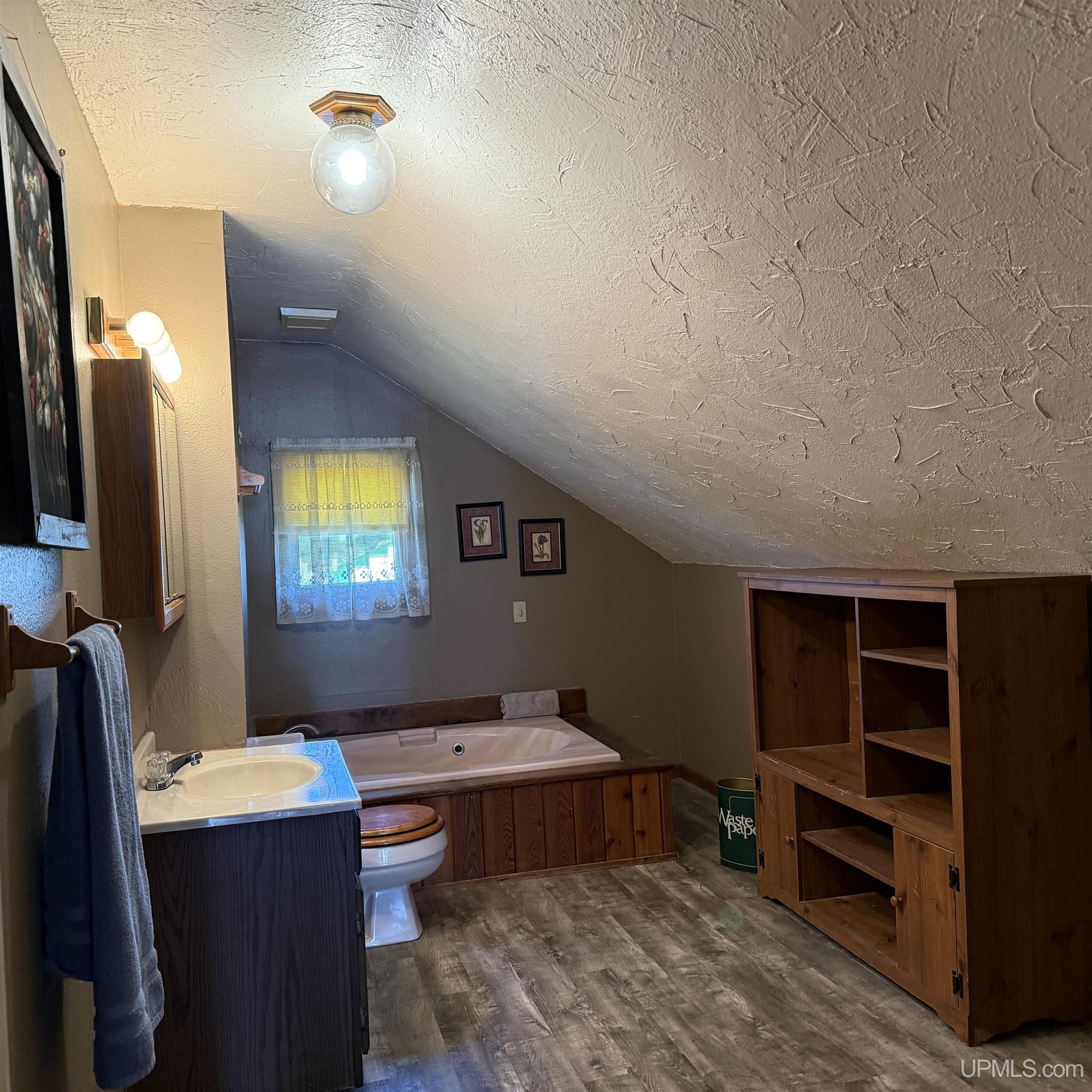 106 Iron Street Property Photo 28