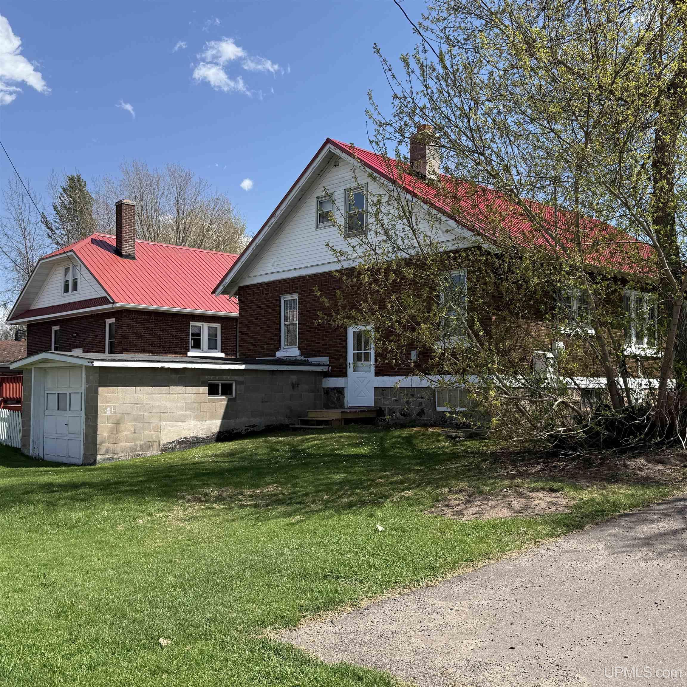 106 Iron Street Property Photo 38