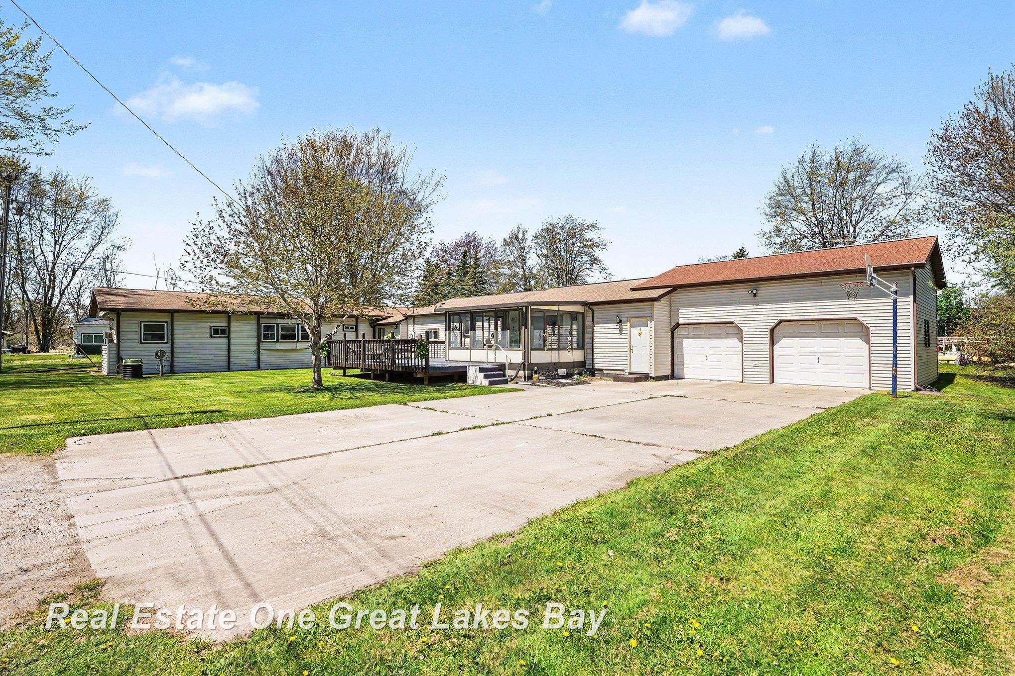 2118 Lakeview Street Property Photo 3