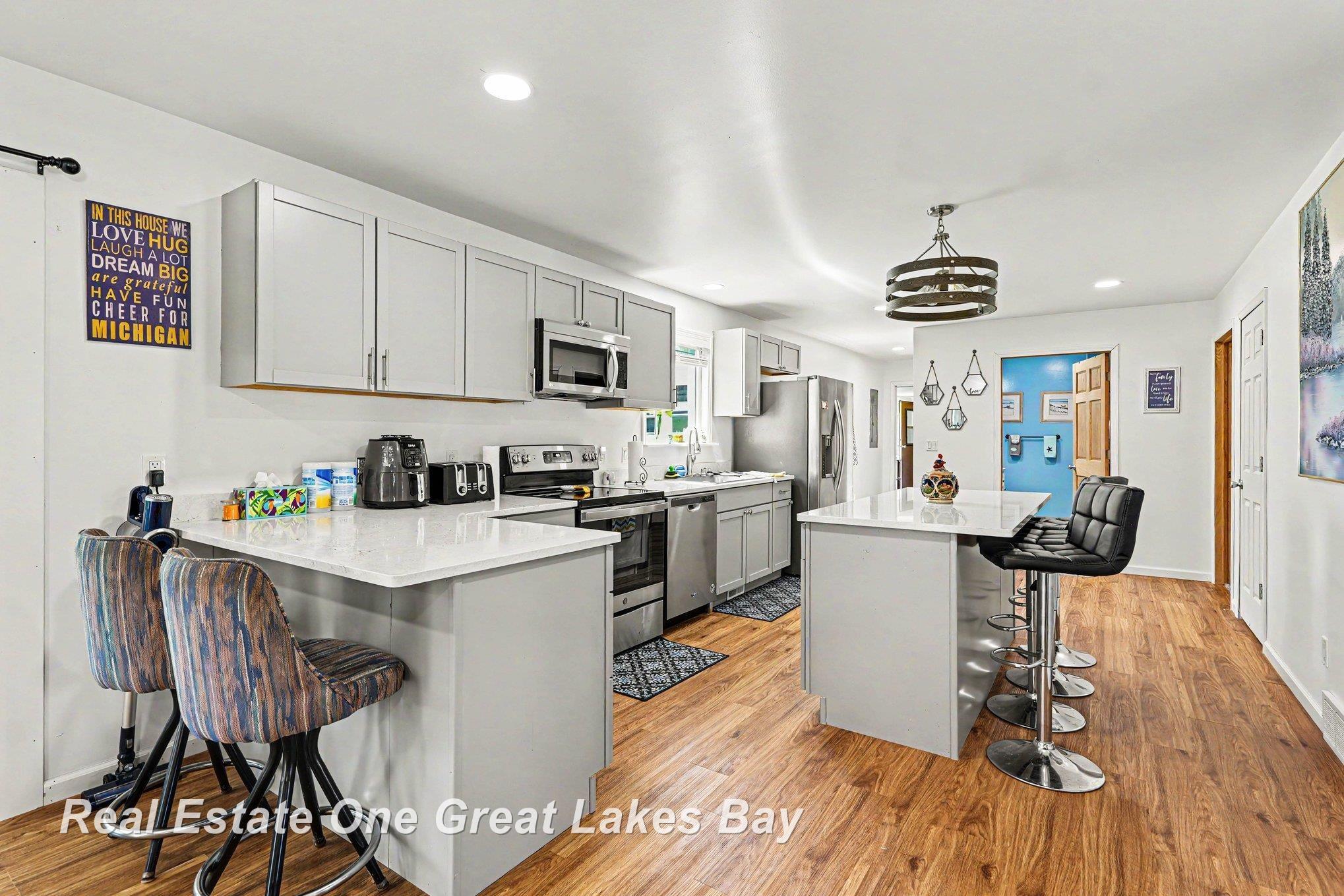 2118 Lakeview Street Property Photo 7