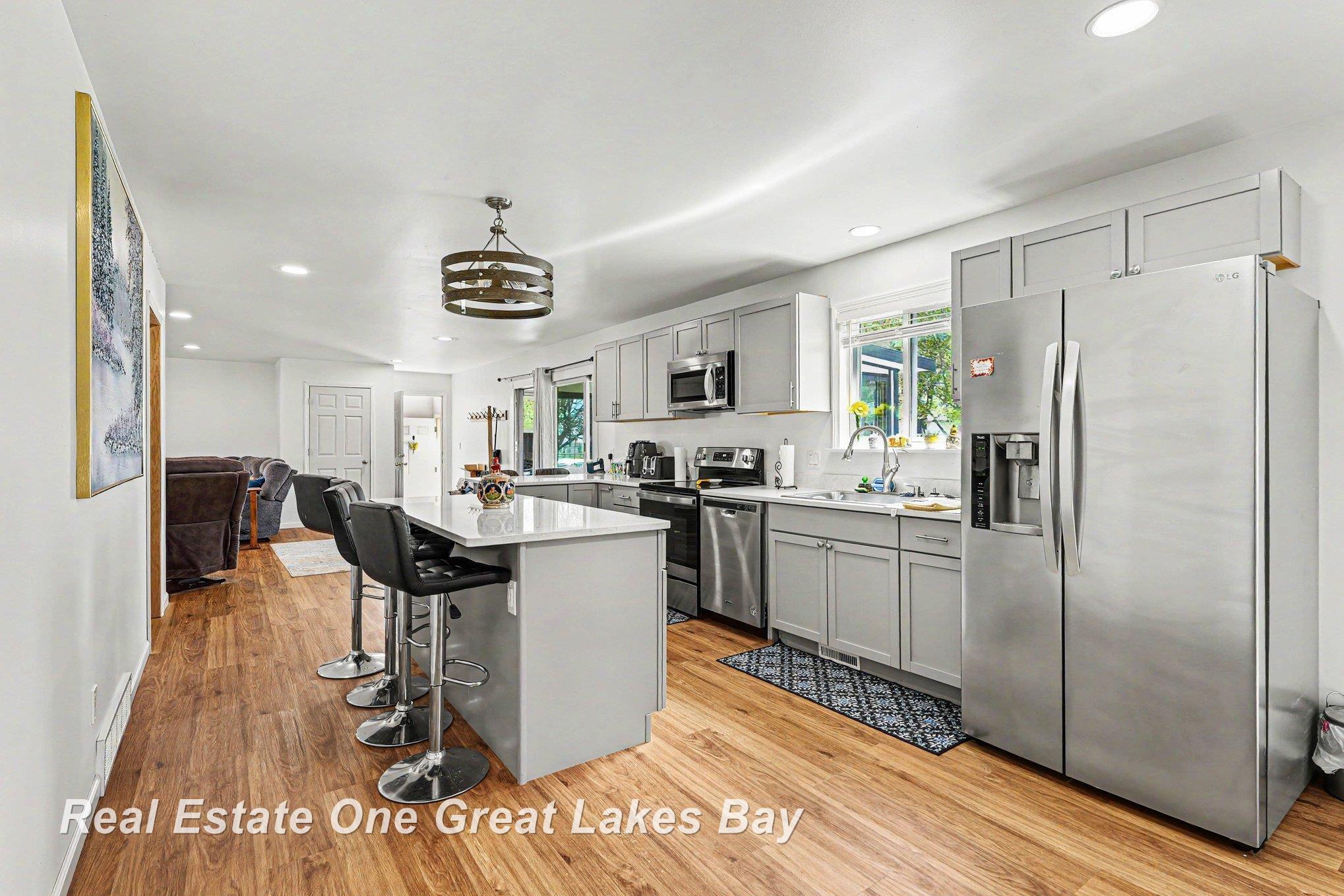 2118 Lakeview Street Property Photo 8