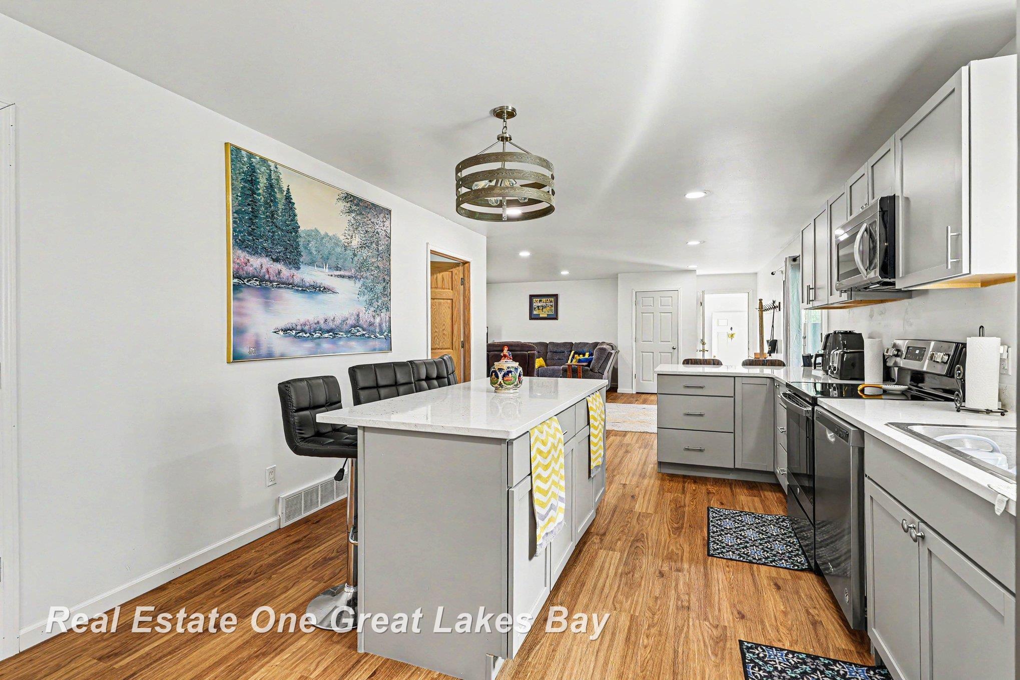 2118 Lakeview Street Property Photo 9