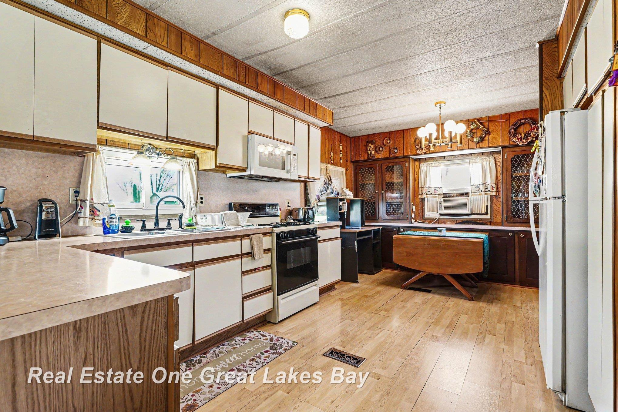 2118 Lakeview Street Property Photo 13