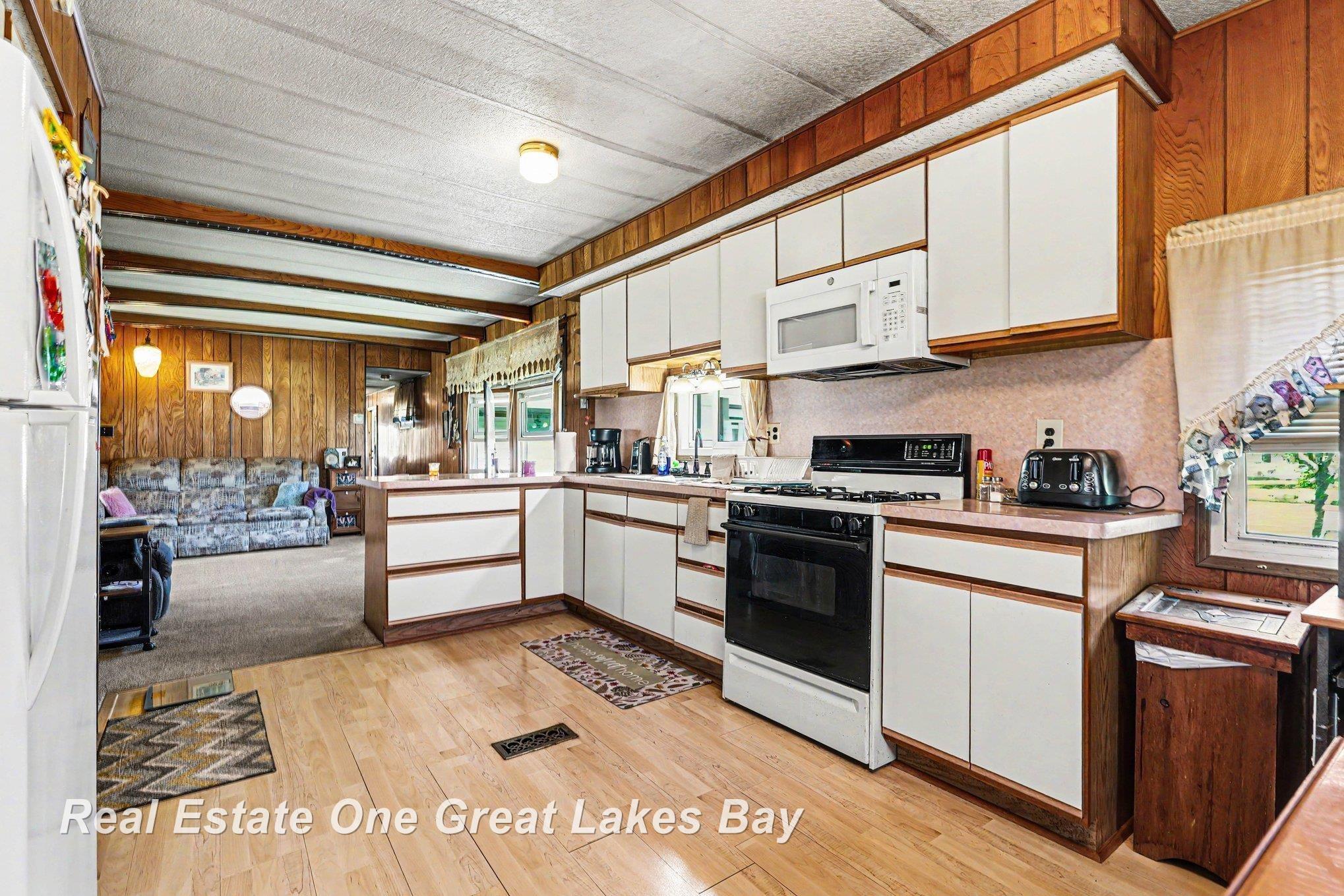 2118 Lakeview Street Property Photo 15