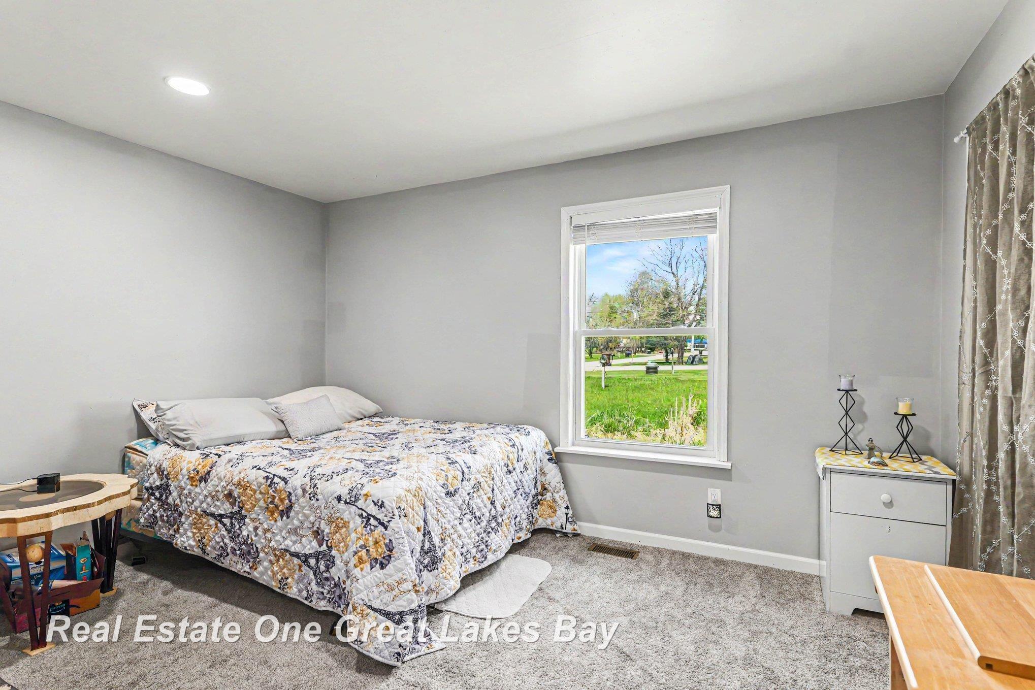 2118 Lakeview Street Property Photo 18