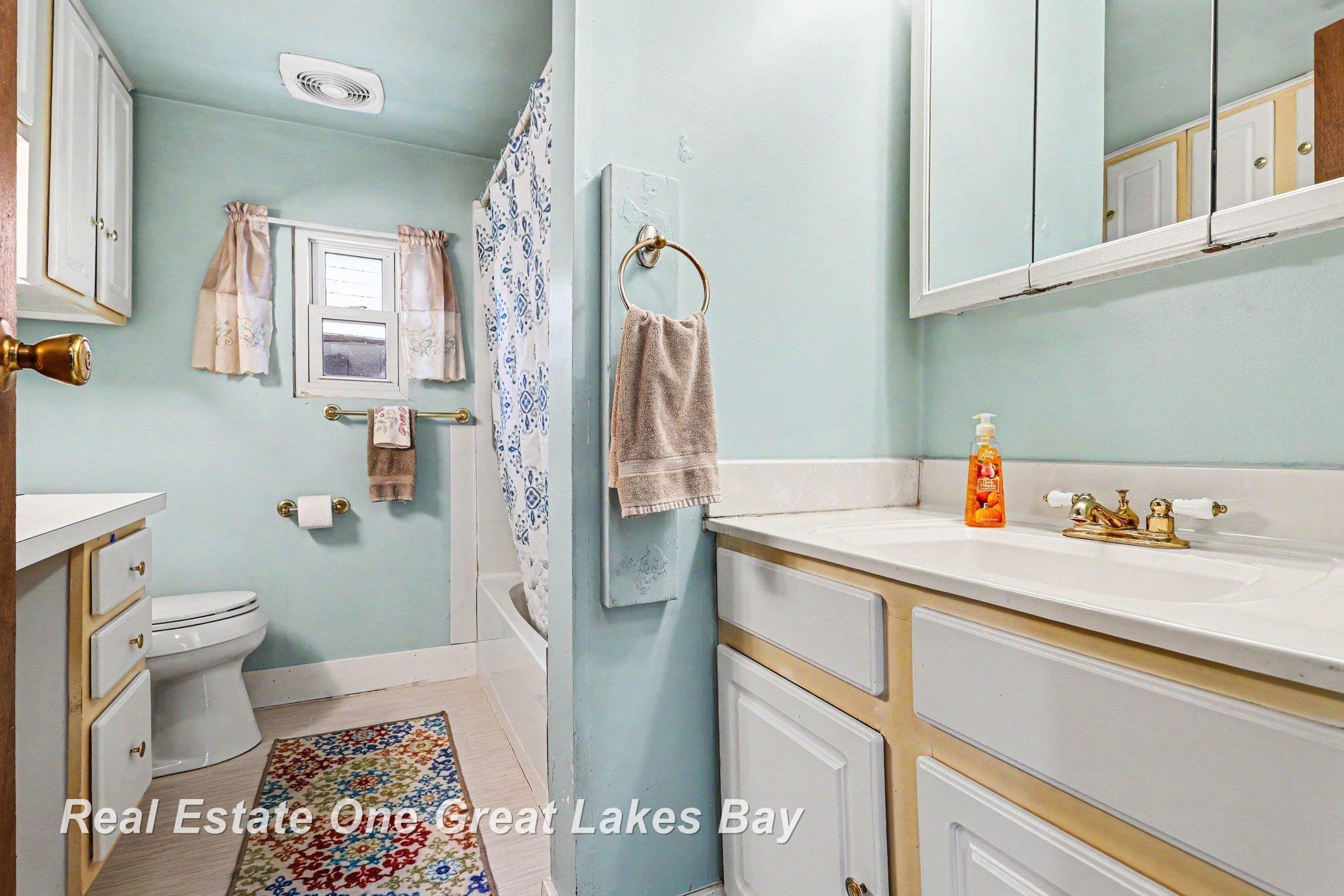 2118 Lakeview Street Property Photo 23