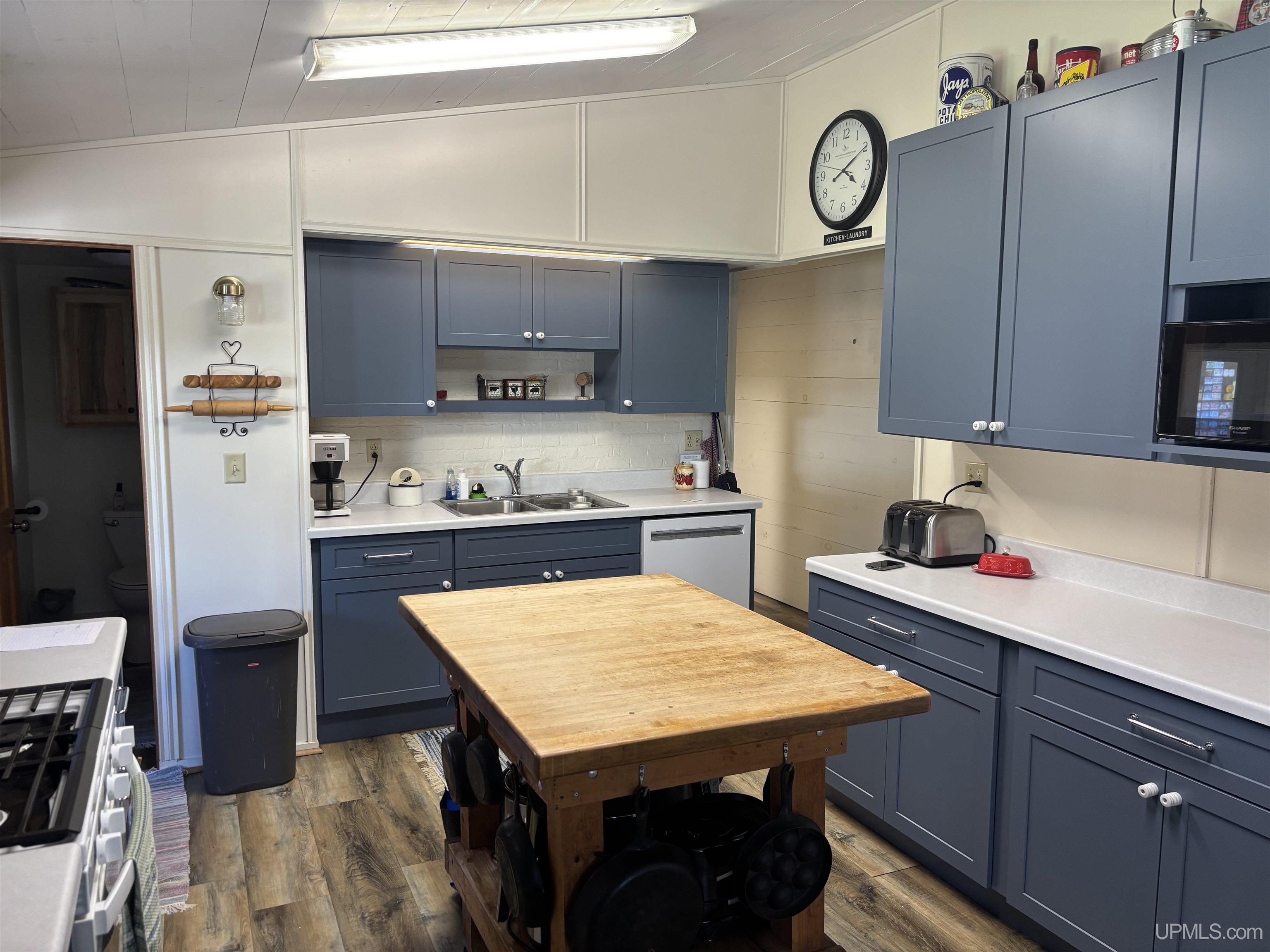 56230 Bear Lake Road Property Photo 6