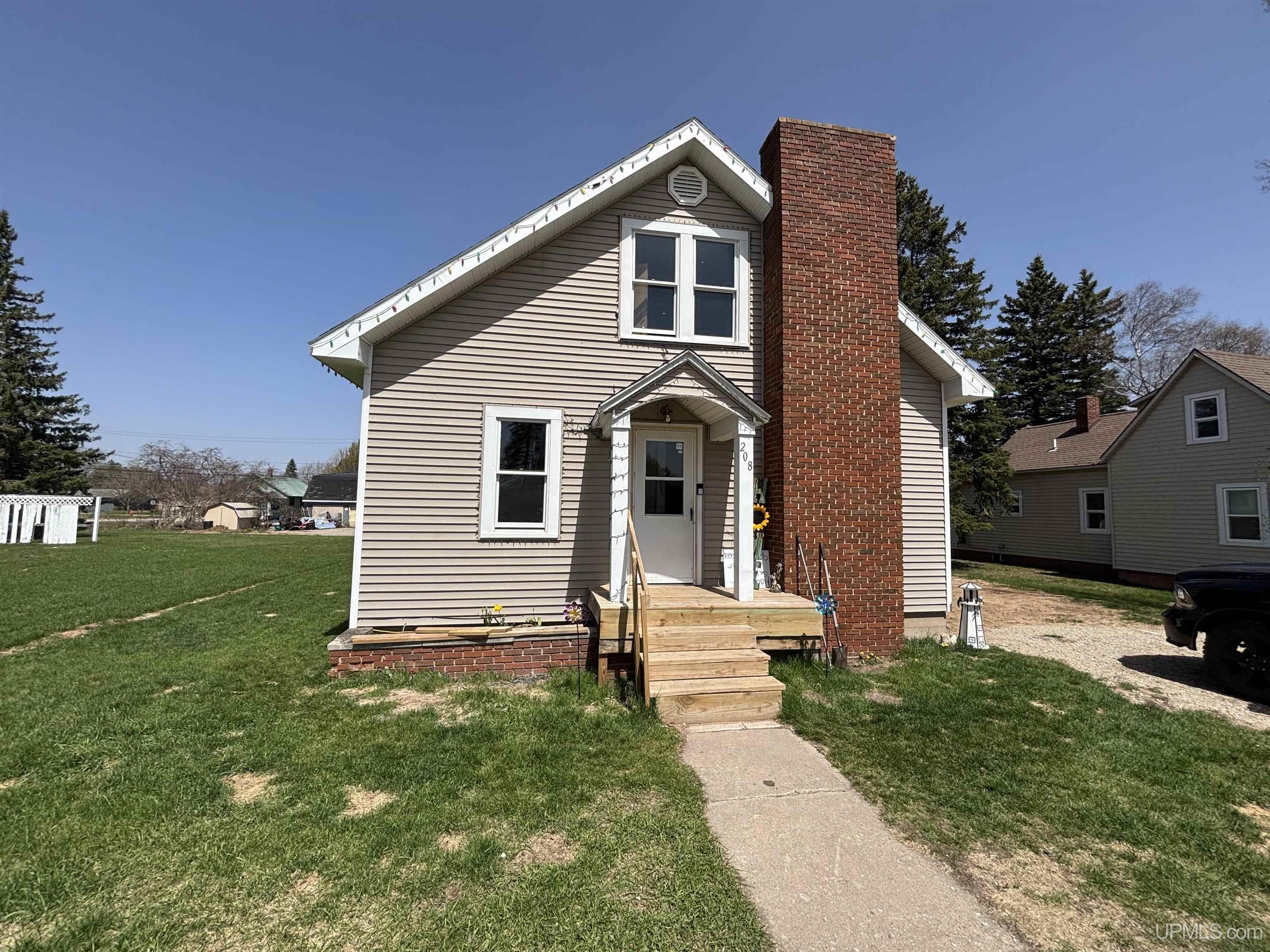 208 W Avenue C Avenue Property Photo 1