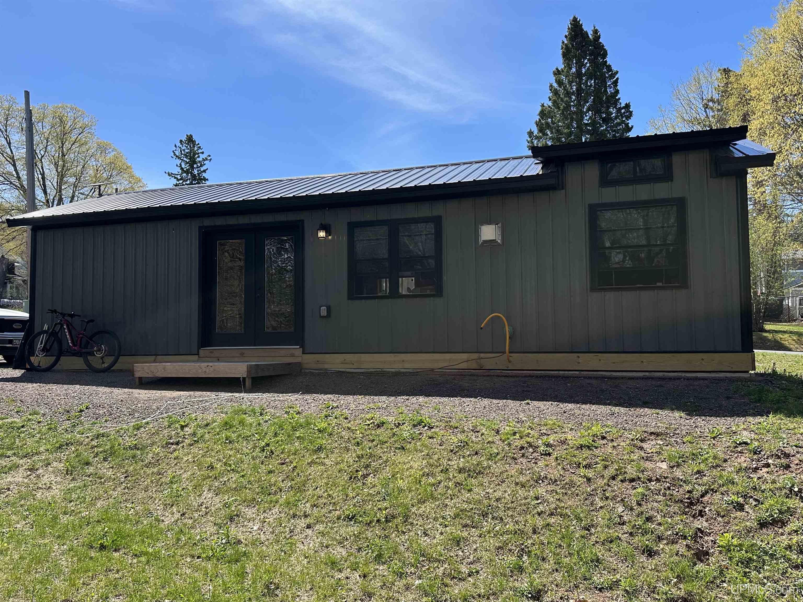 506 S Mine Street Property Photo 1