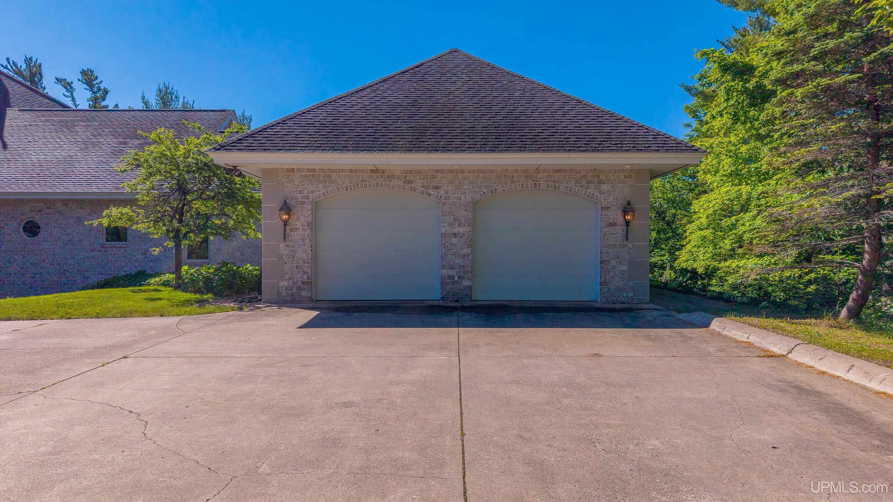 275 Forest Hills Drive Property Photo 6