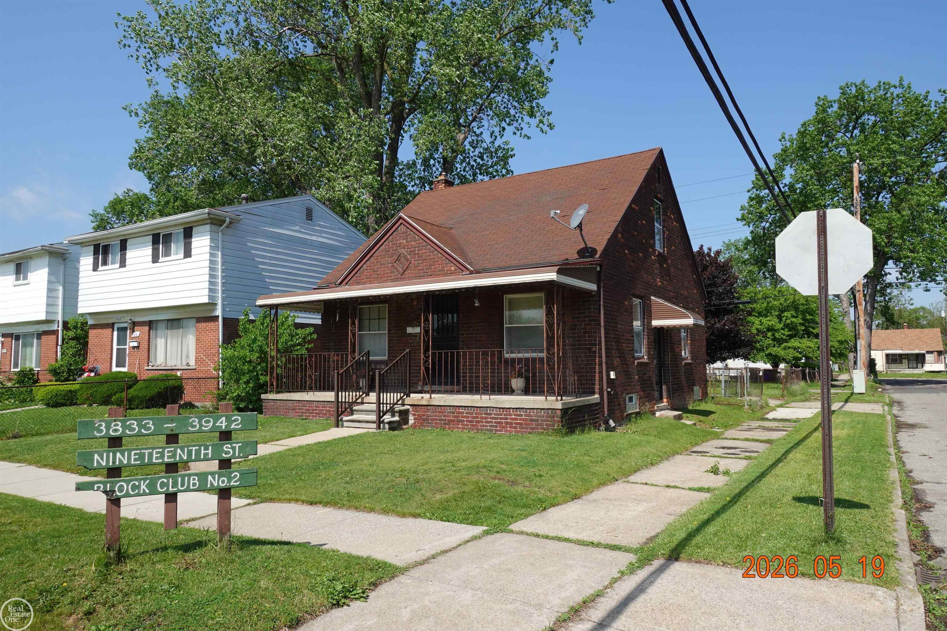 3834 19th Street Property Photo 2