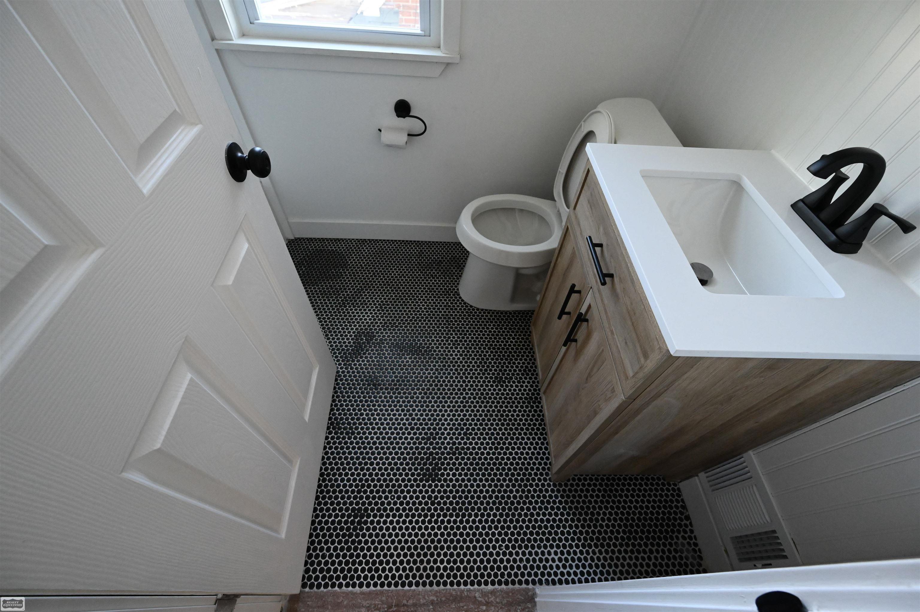 15829 Minock Street Property Photo 10