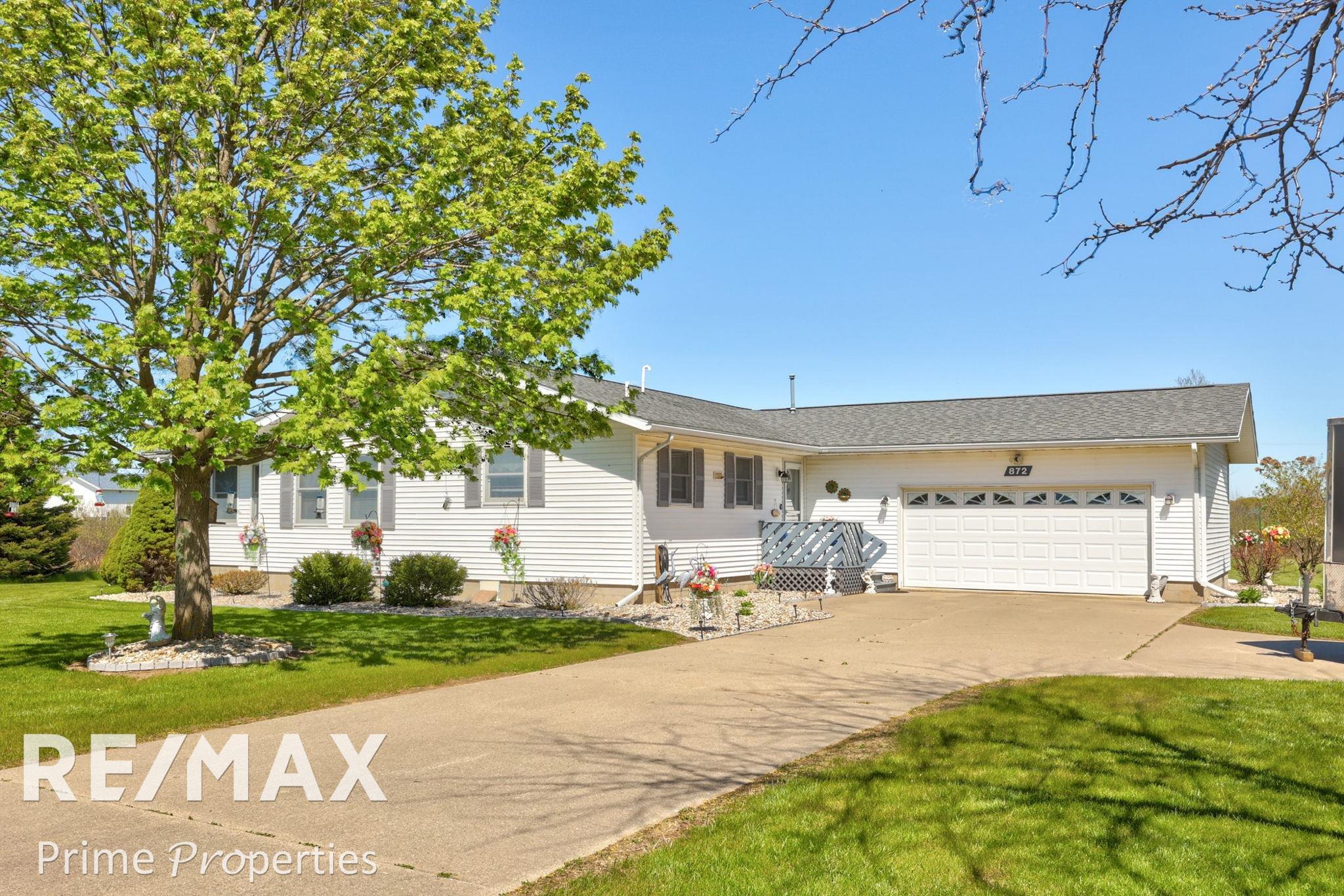 872 Huron Crest Drive Property Photo 1