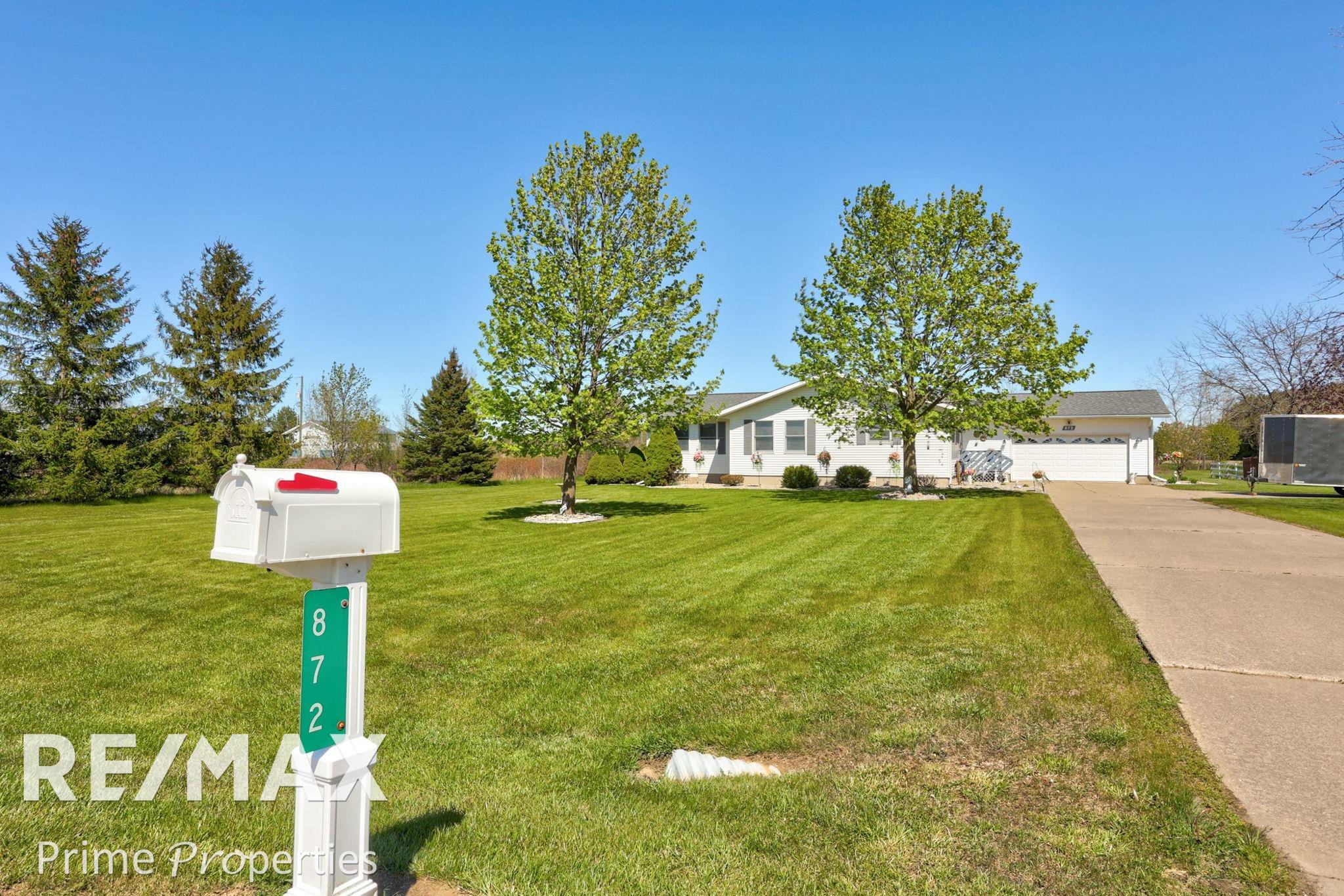 872 Huron Crest Drive Property Photo 3