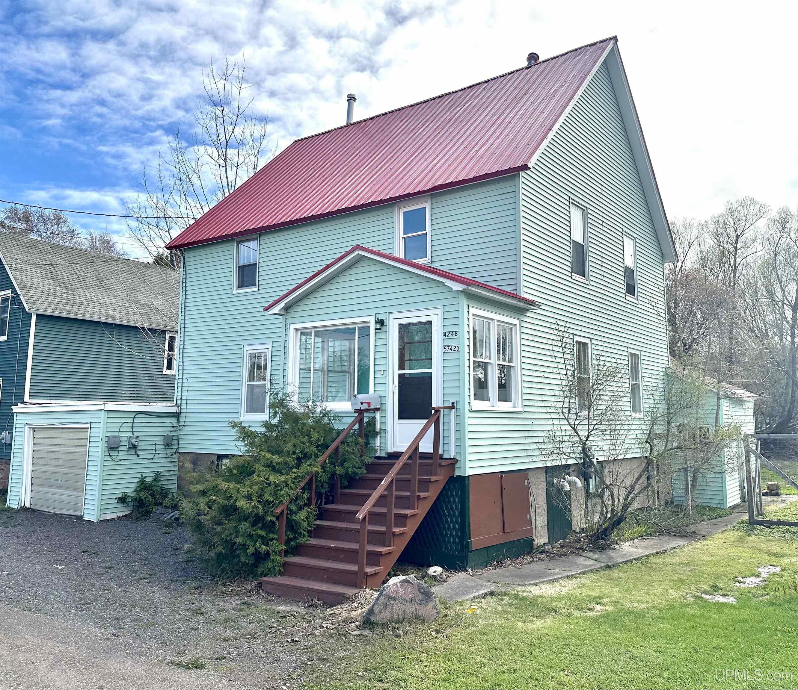 57423 10th Street Property Photo 1
