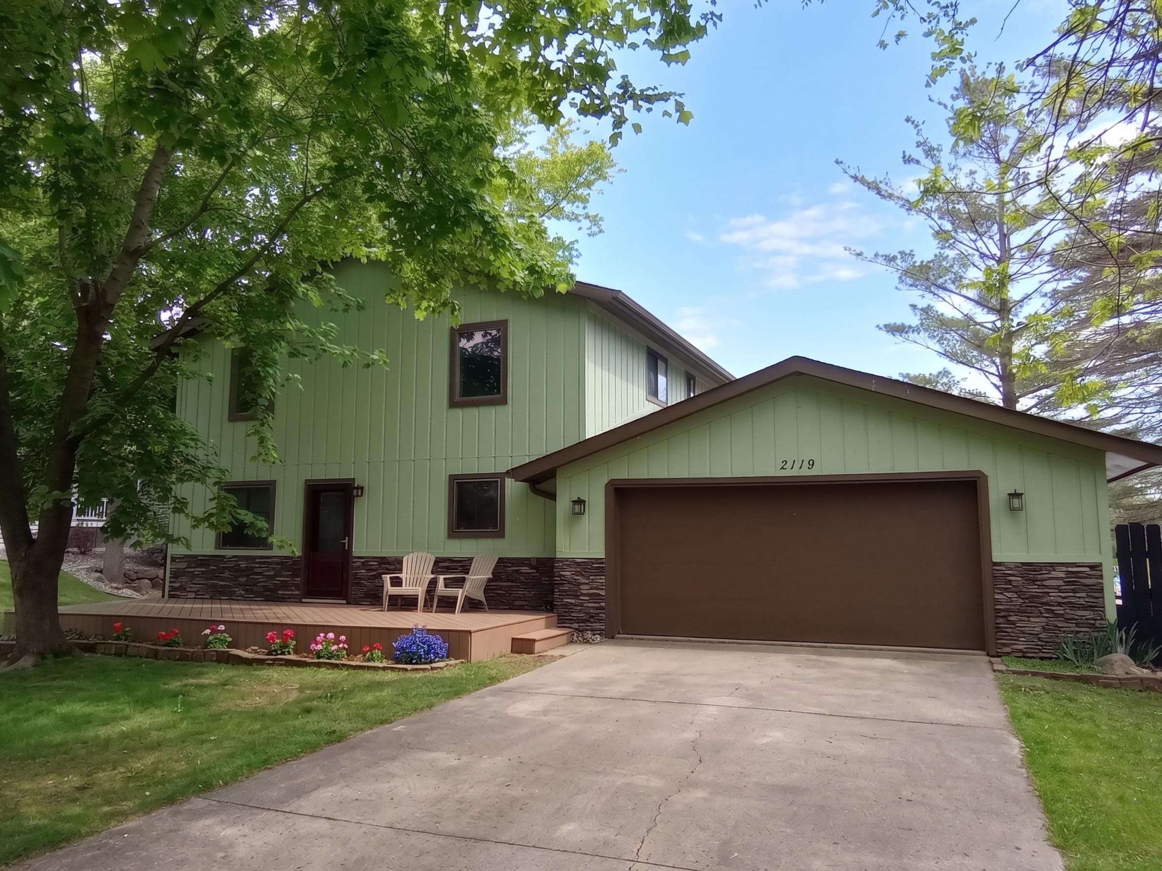 2119 Middle Haven Drive Property Photo 1