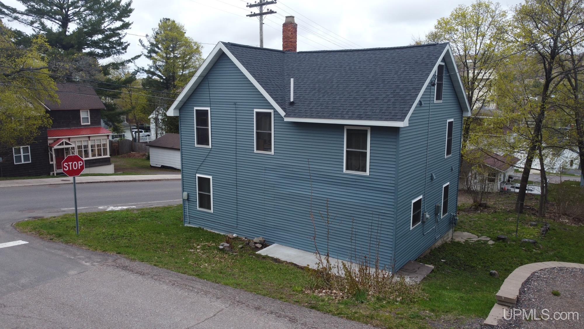 305 Bridge Street Property Photo 5