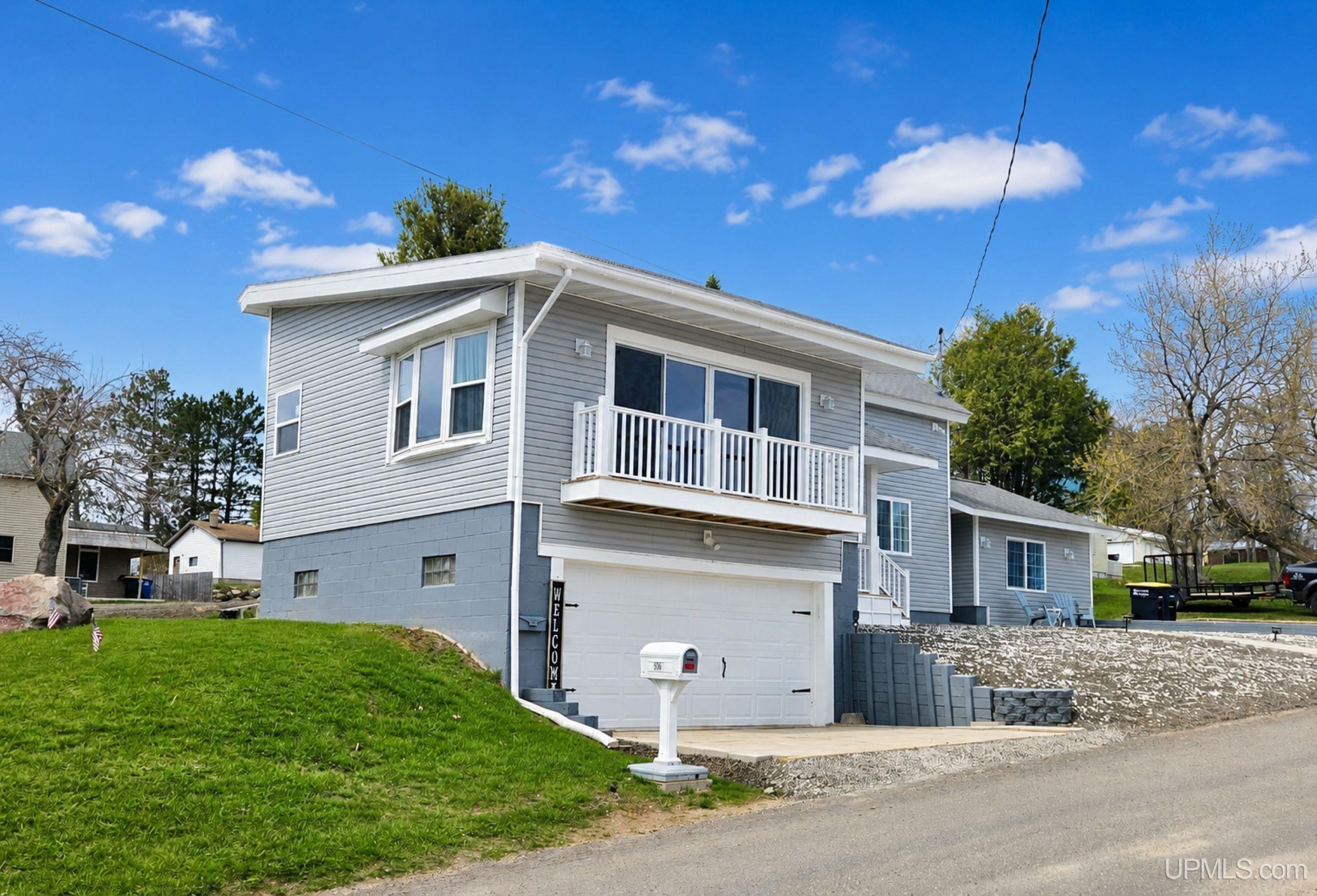 526 E Bundy Street Property Photo 2