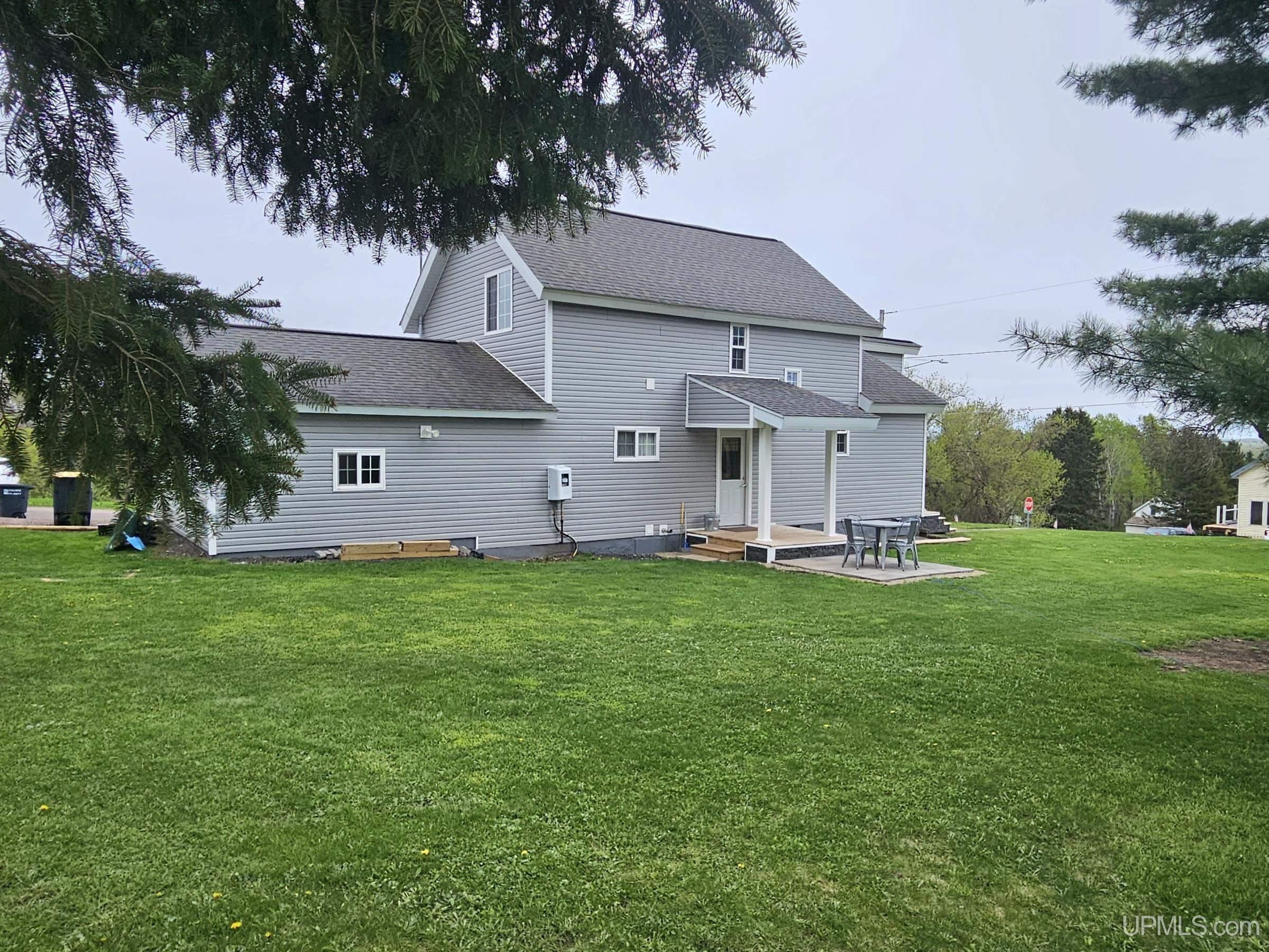 526 E Bundy Street Property Photo 4