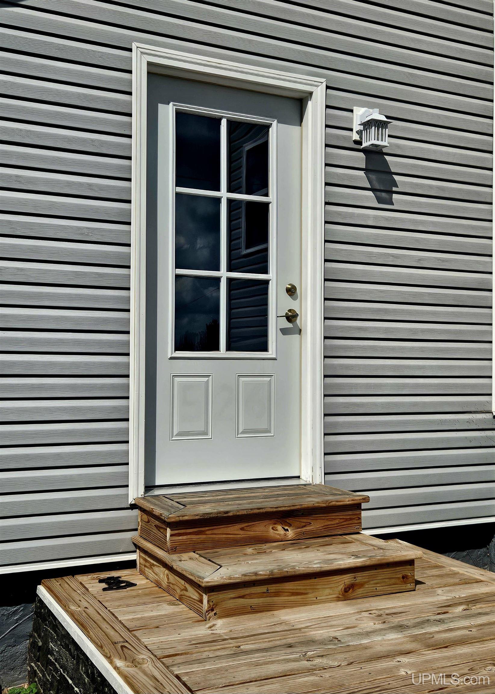 526 E Bundy Street Property Photo 5