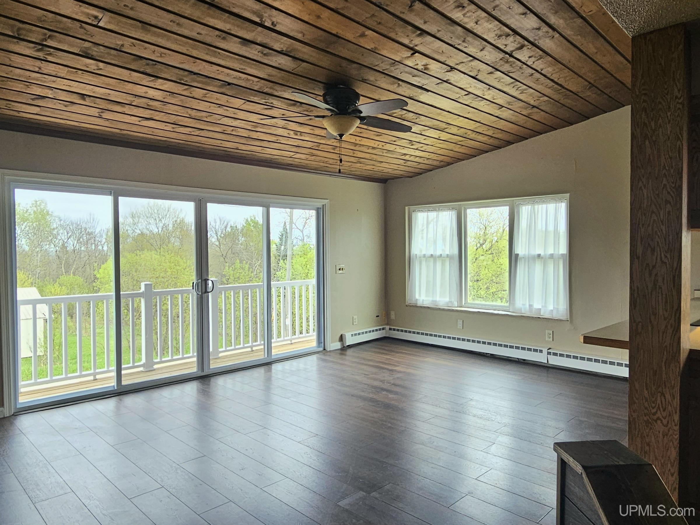 526 E Bundy Street Property Photo 11
