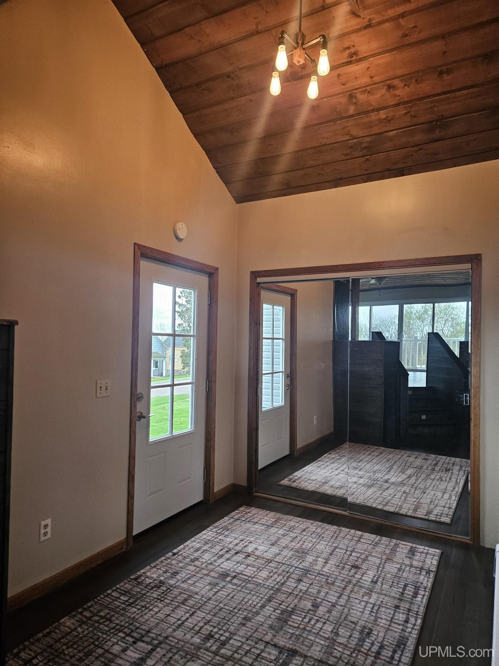 526 E Bundy Street Property Photo 14