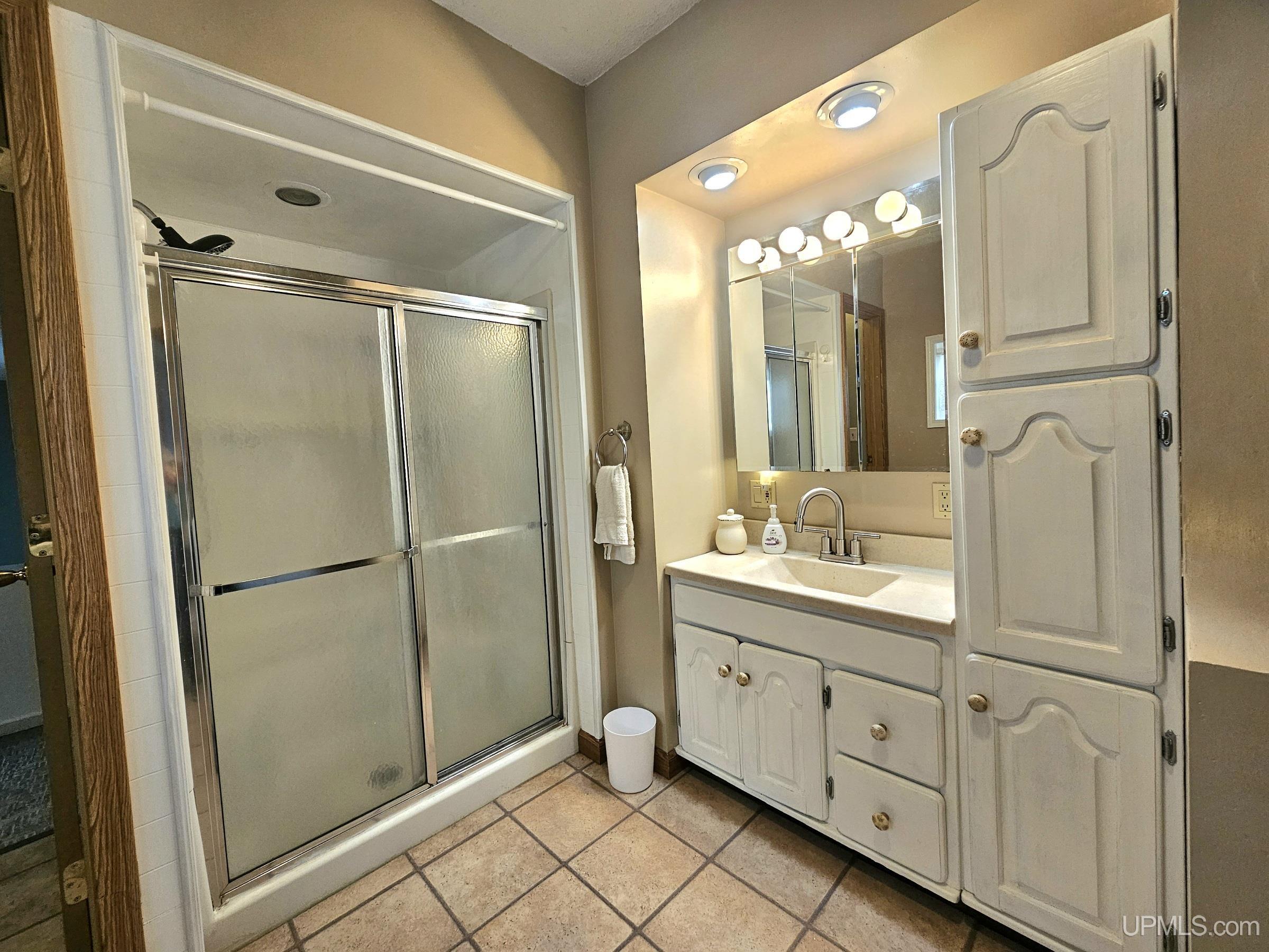 526 E Bundy Street Property Photo 17
