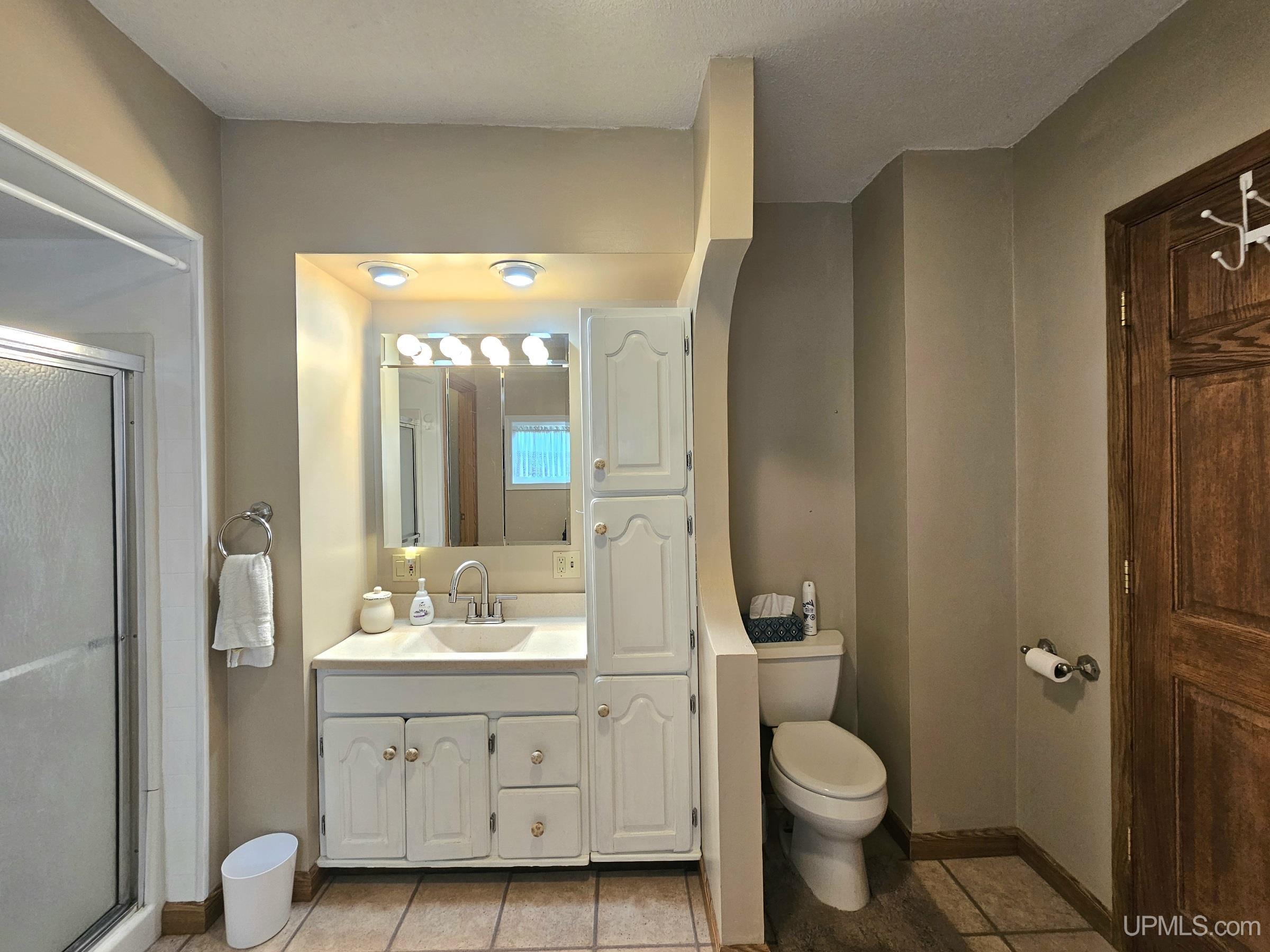 526 E Bundy Street Property Photo 18