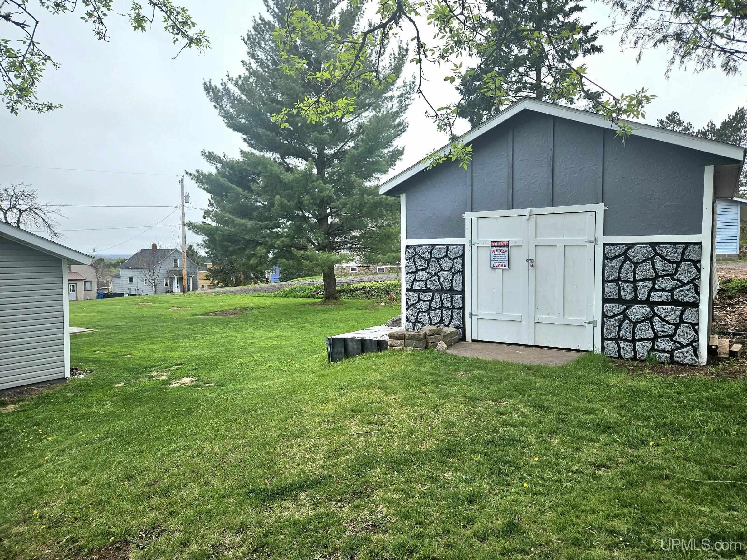 526 E Bundy Street Property Photo 40