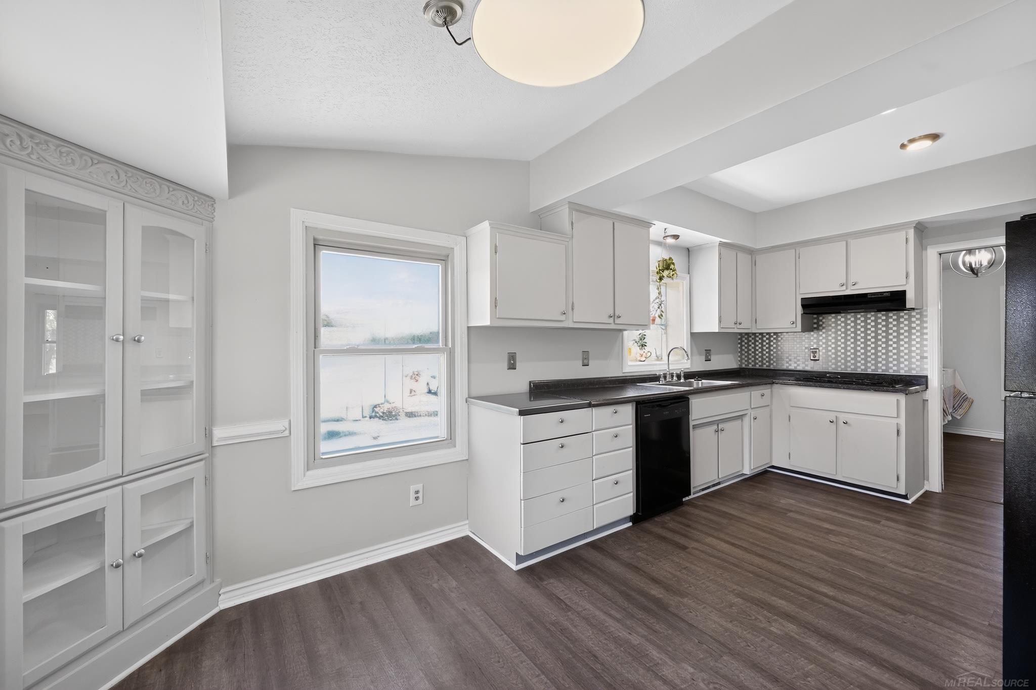6611 Textile Road Property Photo 20