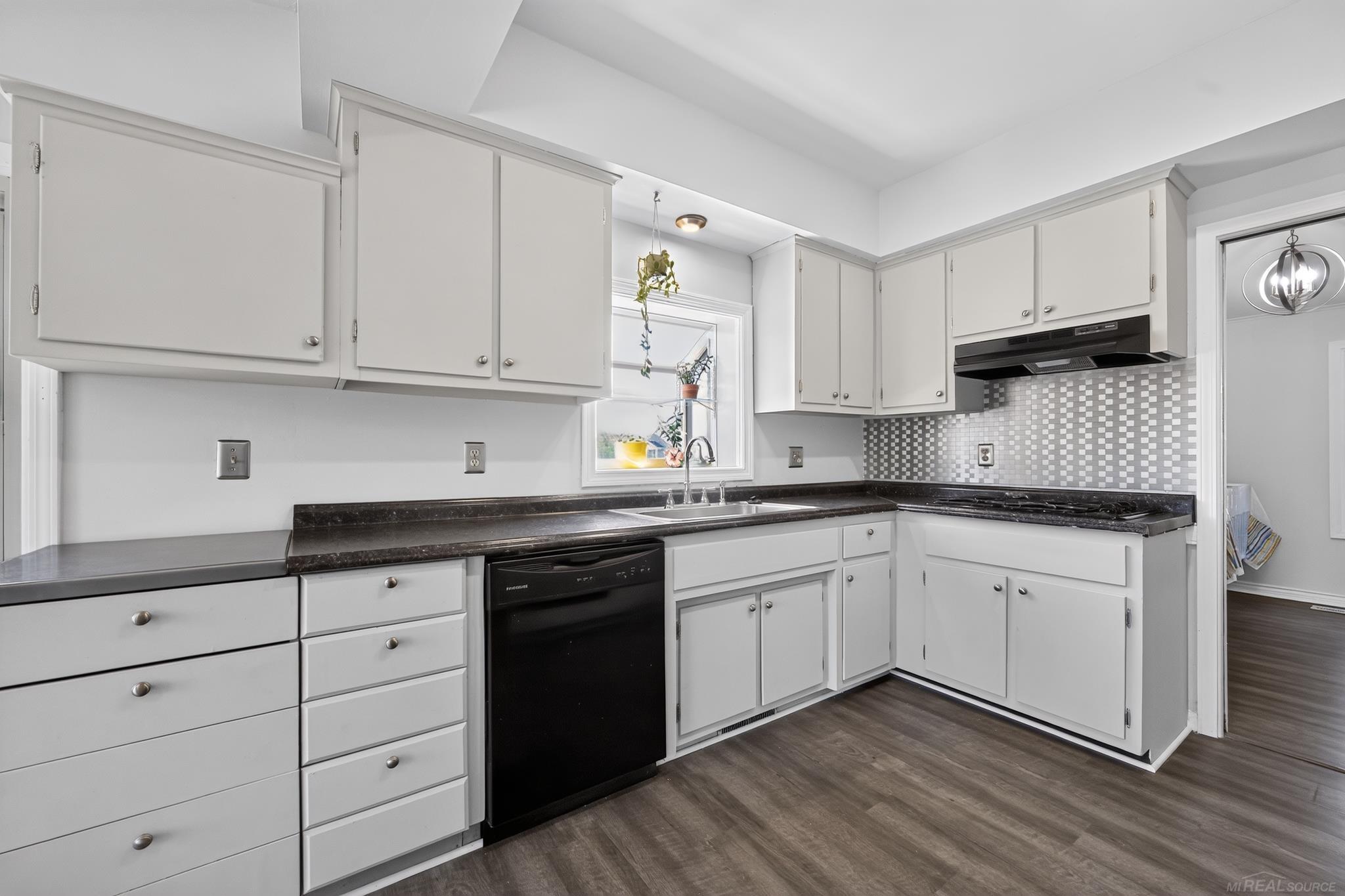 6611 Textile Road Property Photo 22