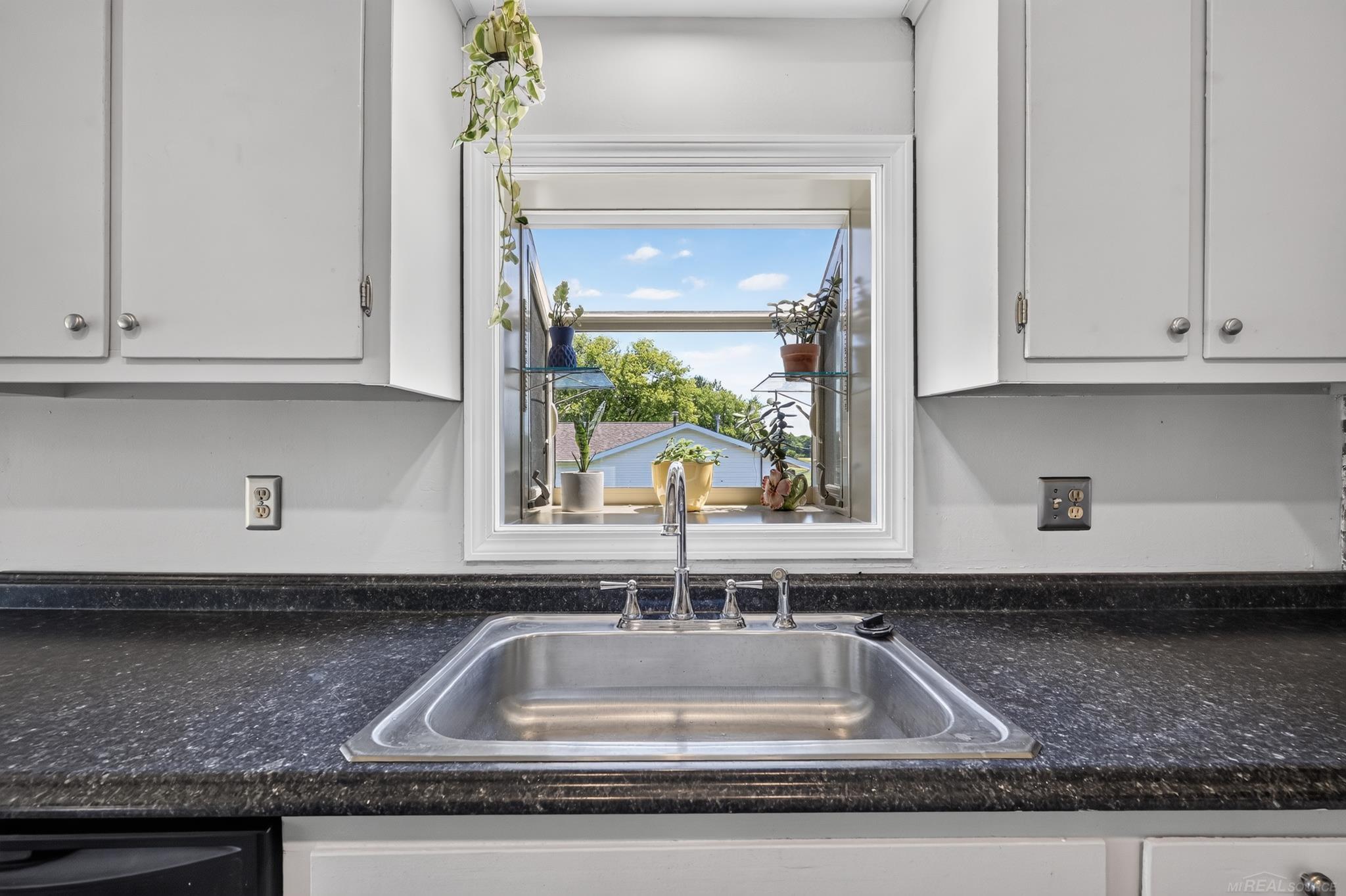 6611 Textile Road Property Photo 24