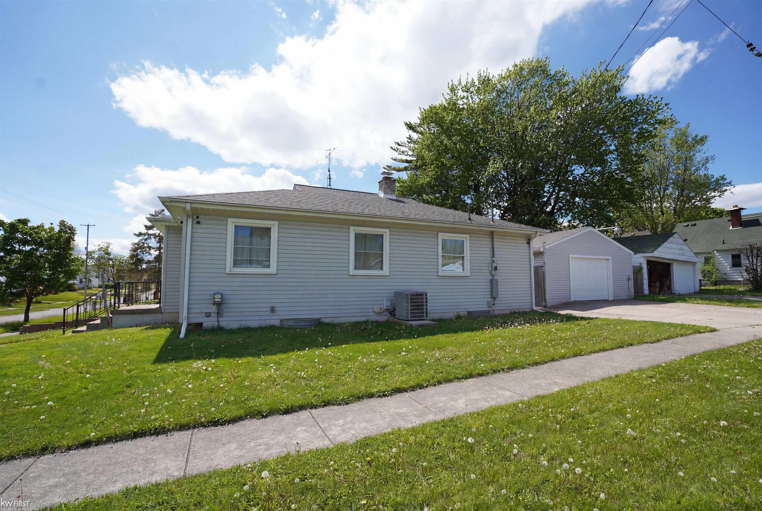 3102 Yale Street Property Photo 4
