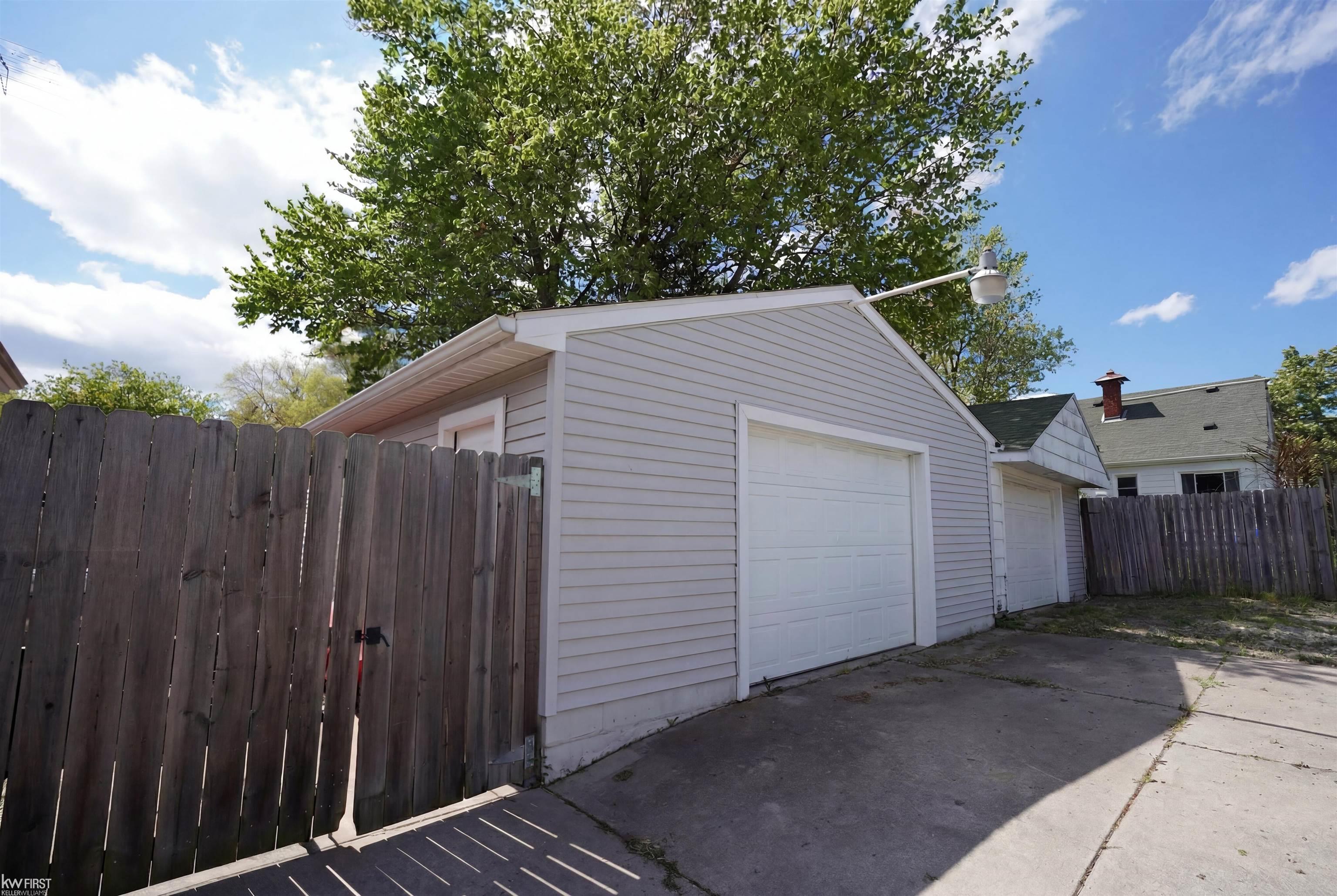 3102 Yale Street Property Photo 6