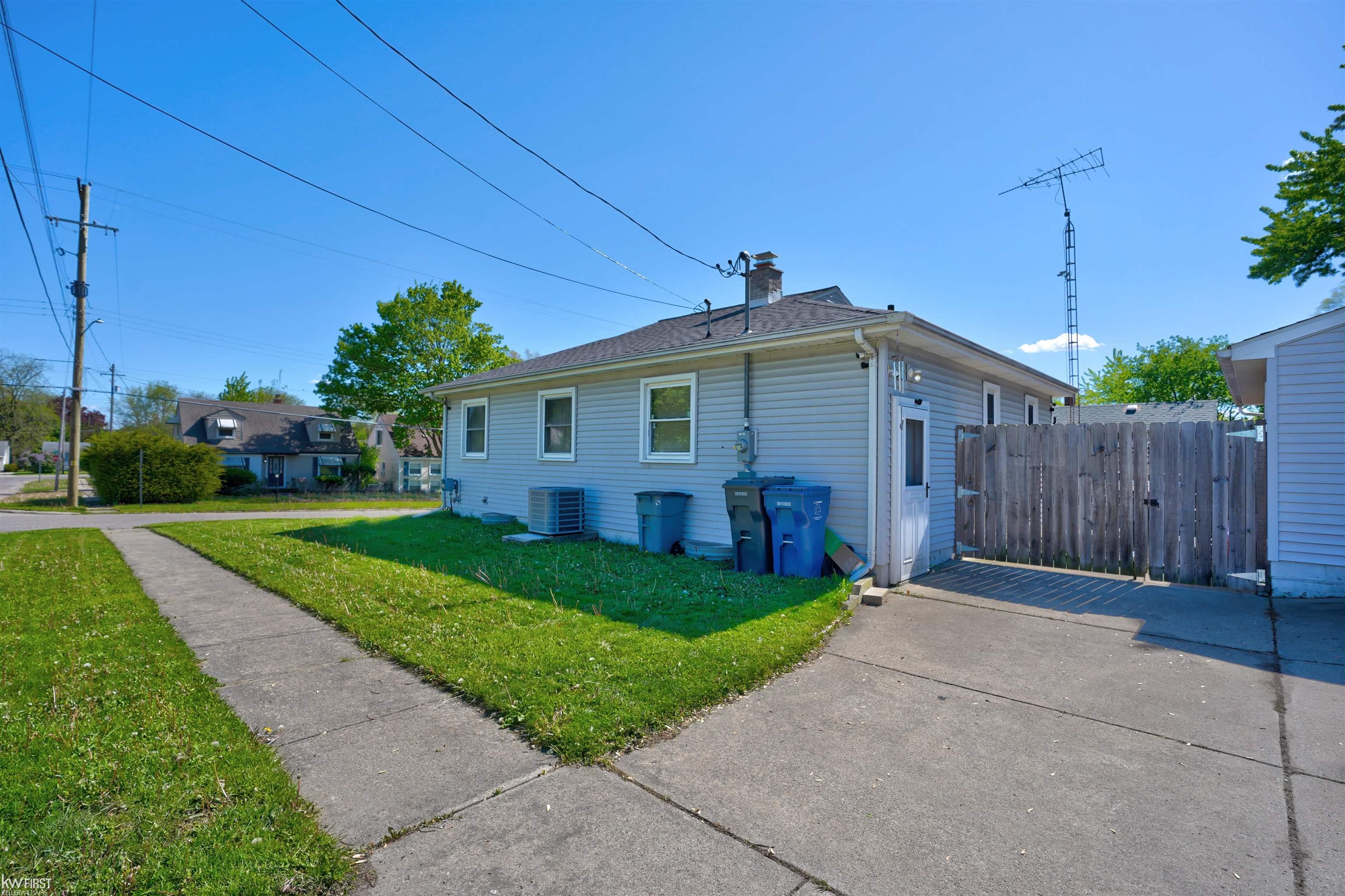 3102 Yale Street Property Photo 7