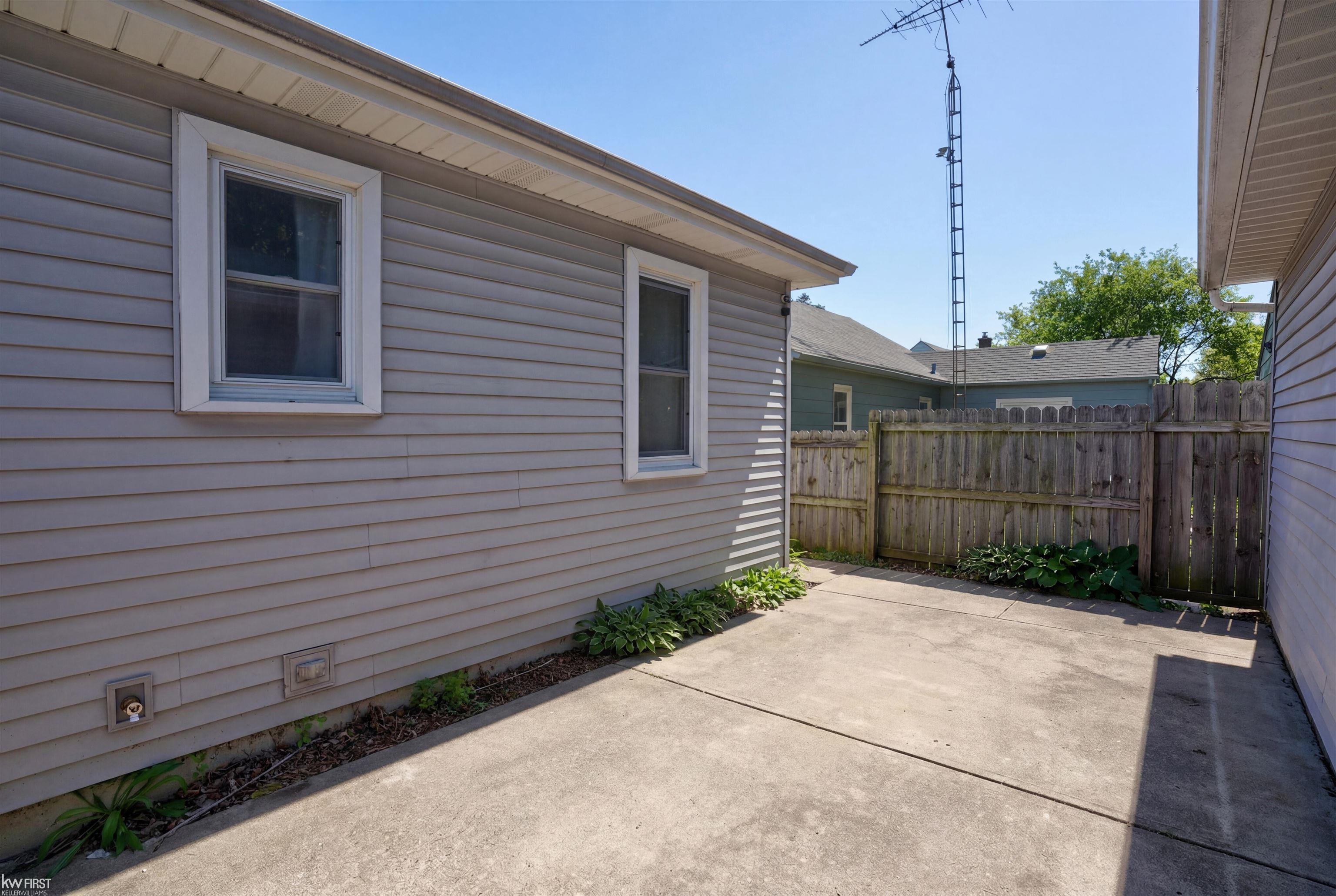 3102 Yale Street Property Photo 9