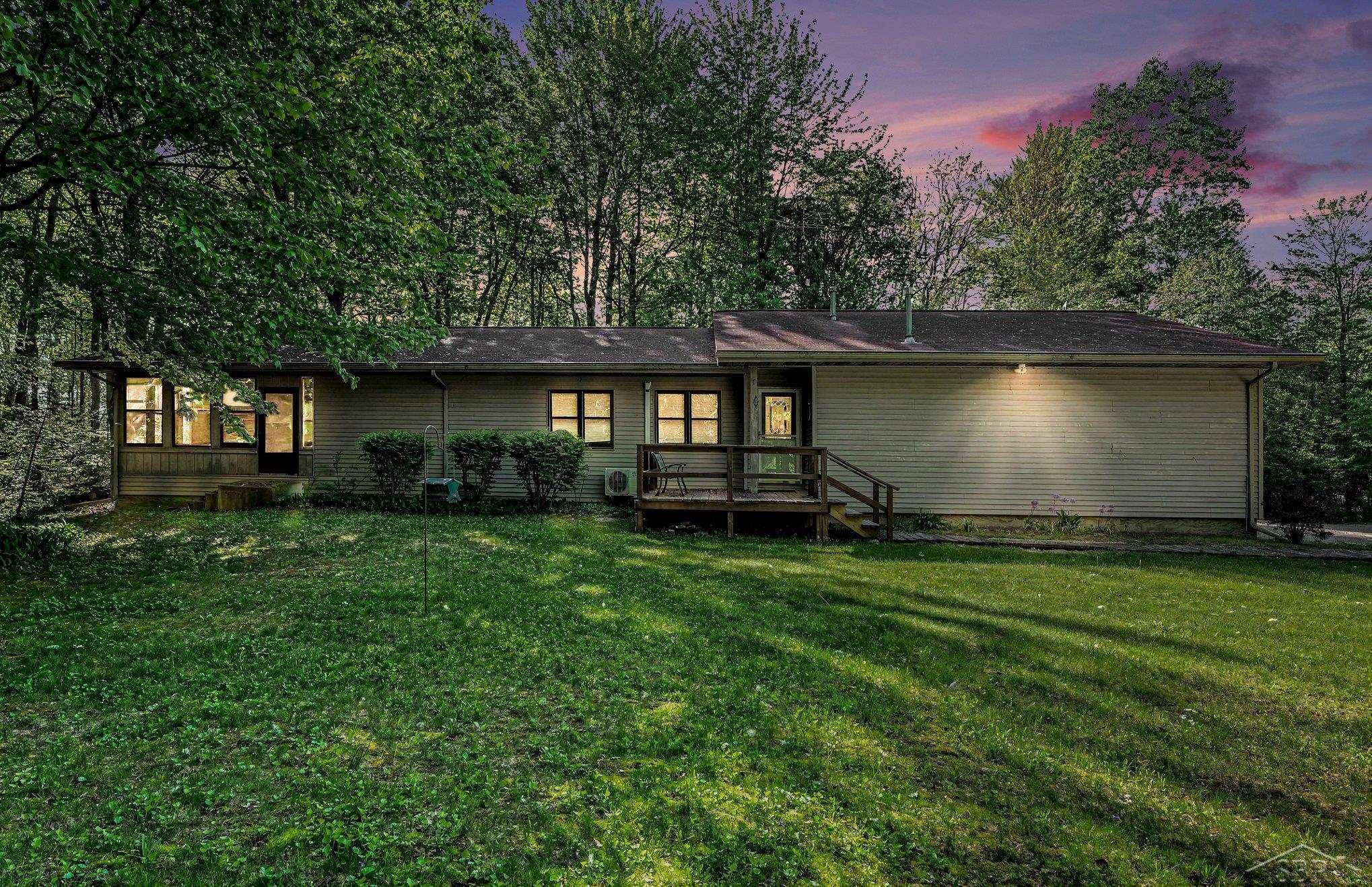 1038 E Freeland Road Property Photo 1