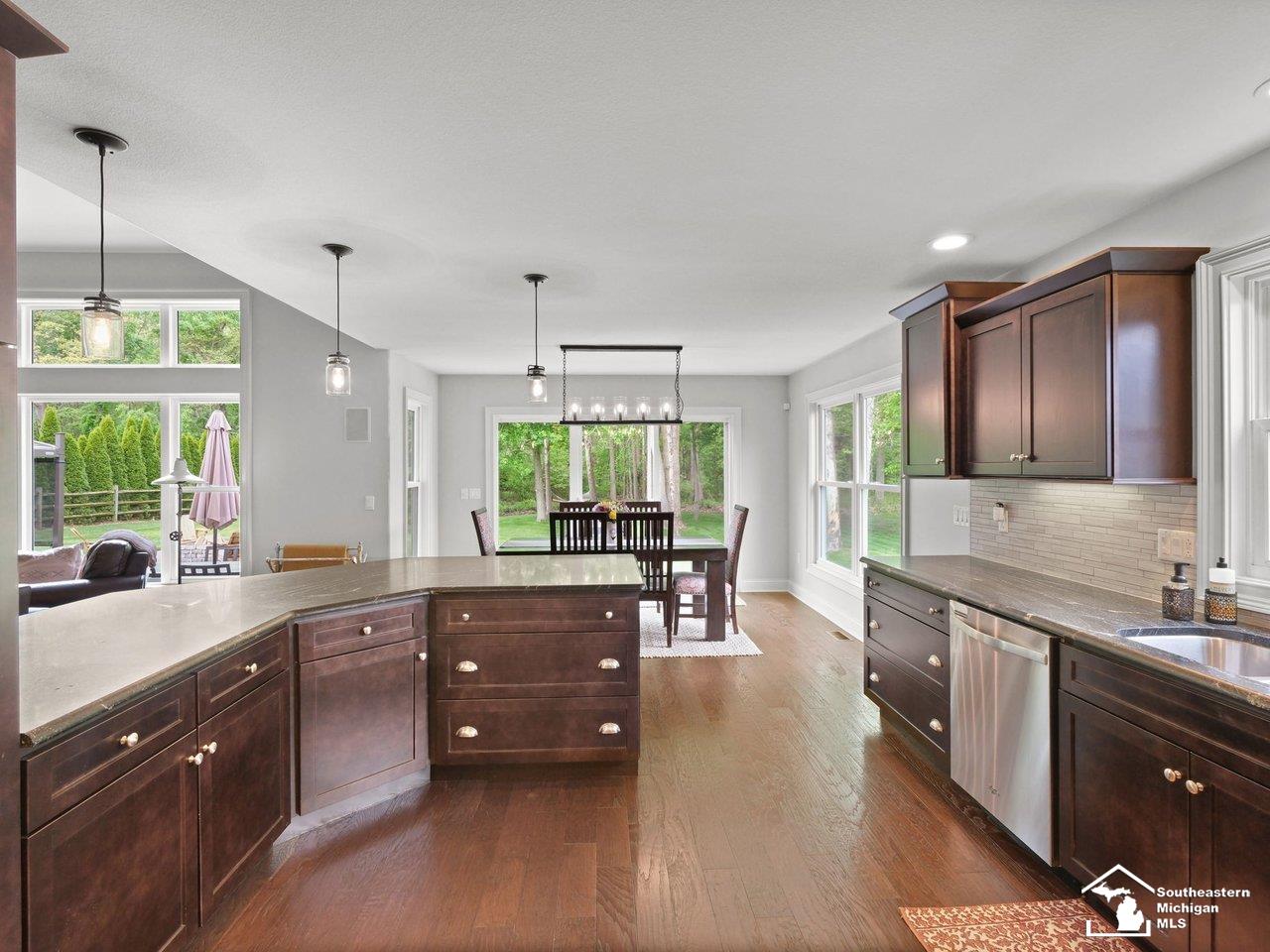 6606 Summerlyn Boulevard Property Photo 14