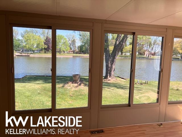 9784 S Shore Drive Property Photo 9